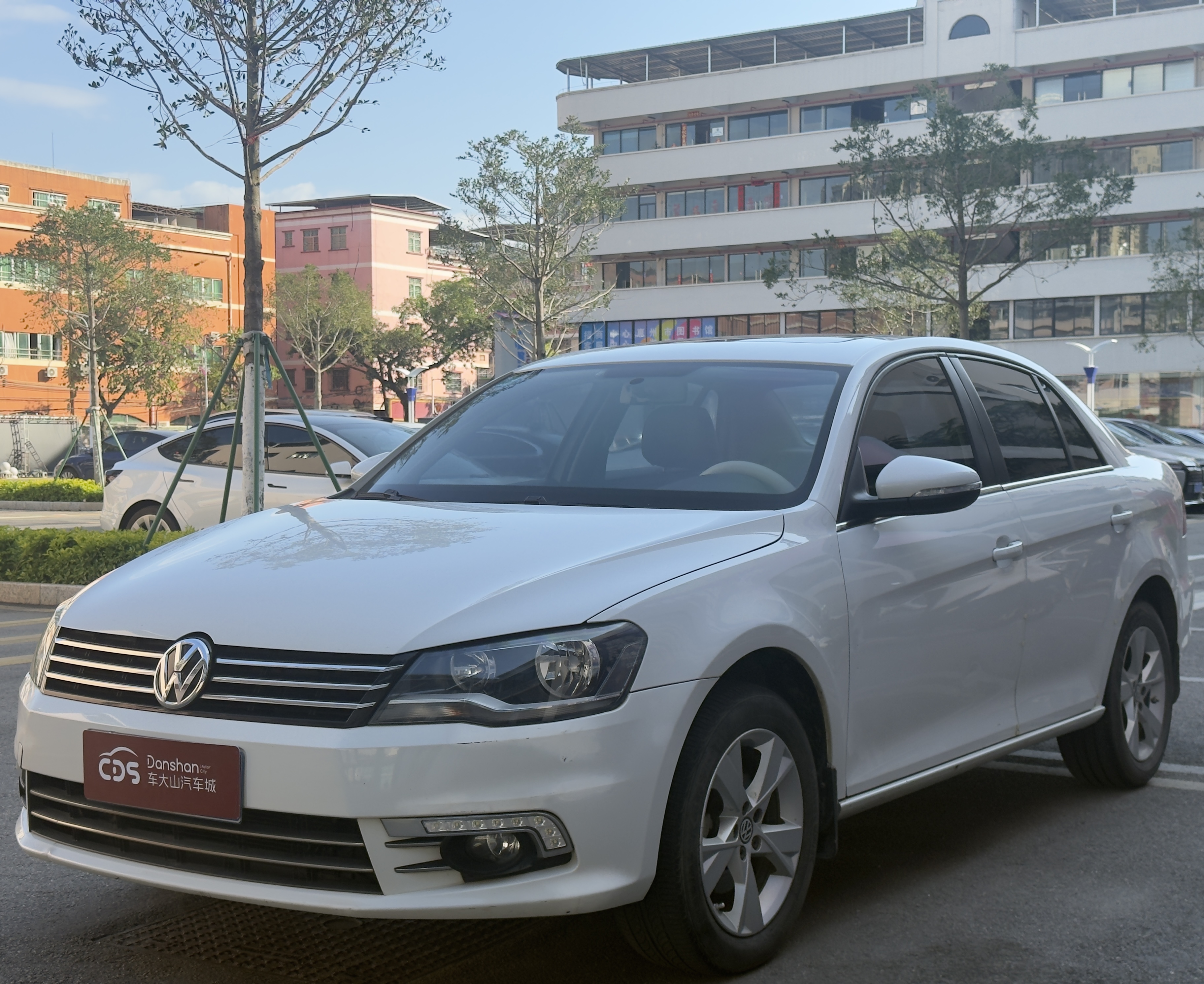Volkswagen Bora 2013 car image 