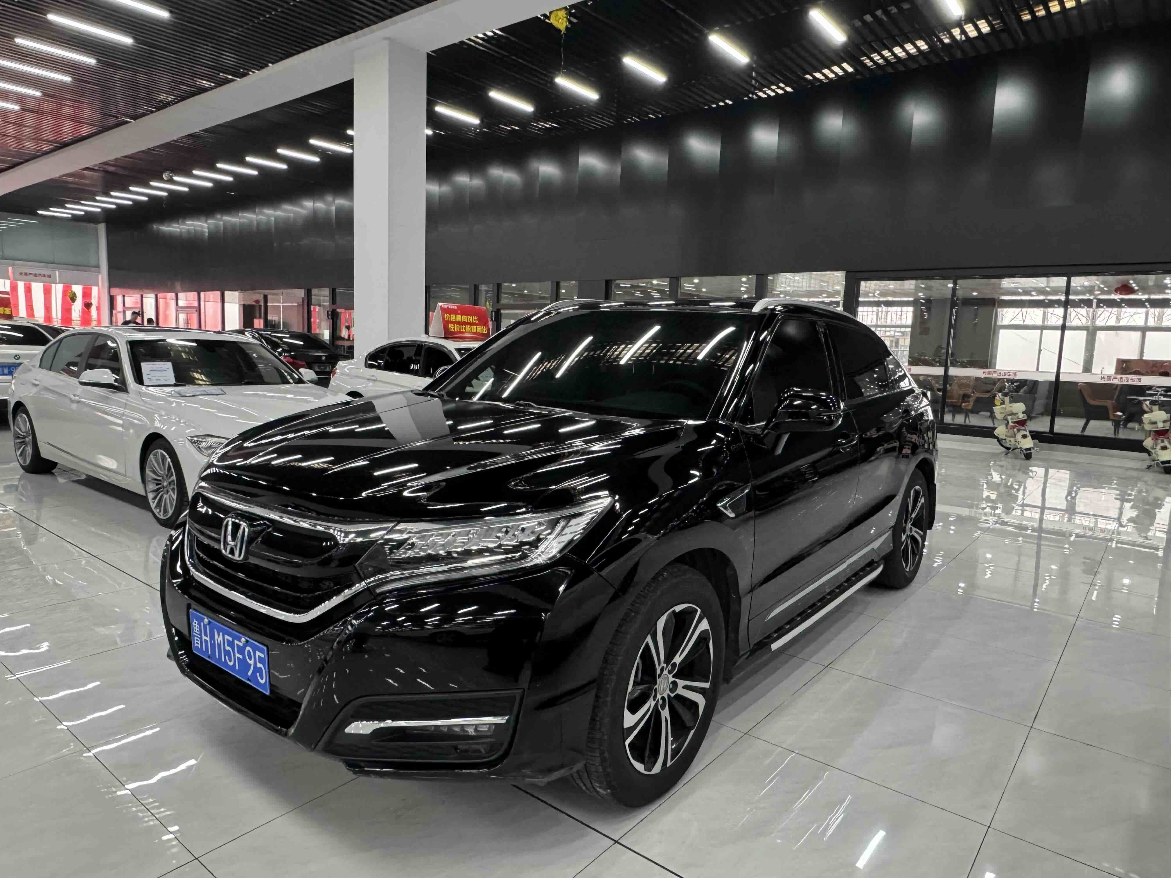 Honda UR-V 2017 Honda UR-V 2017 car image