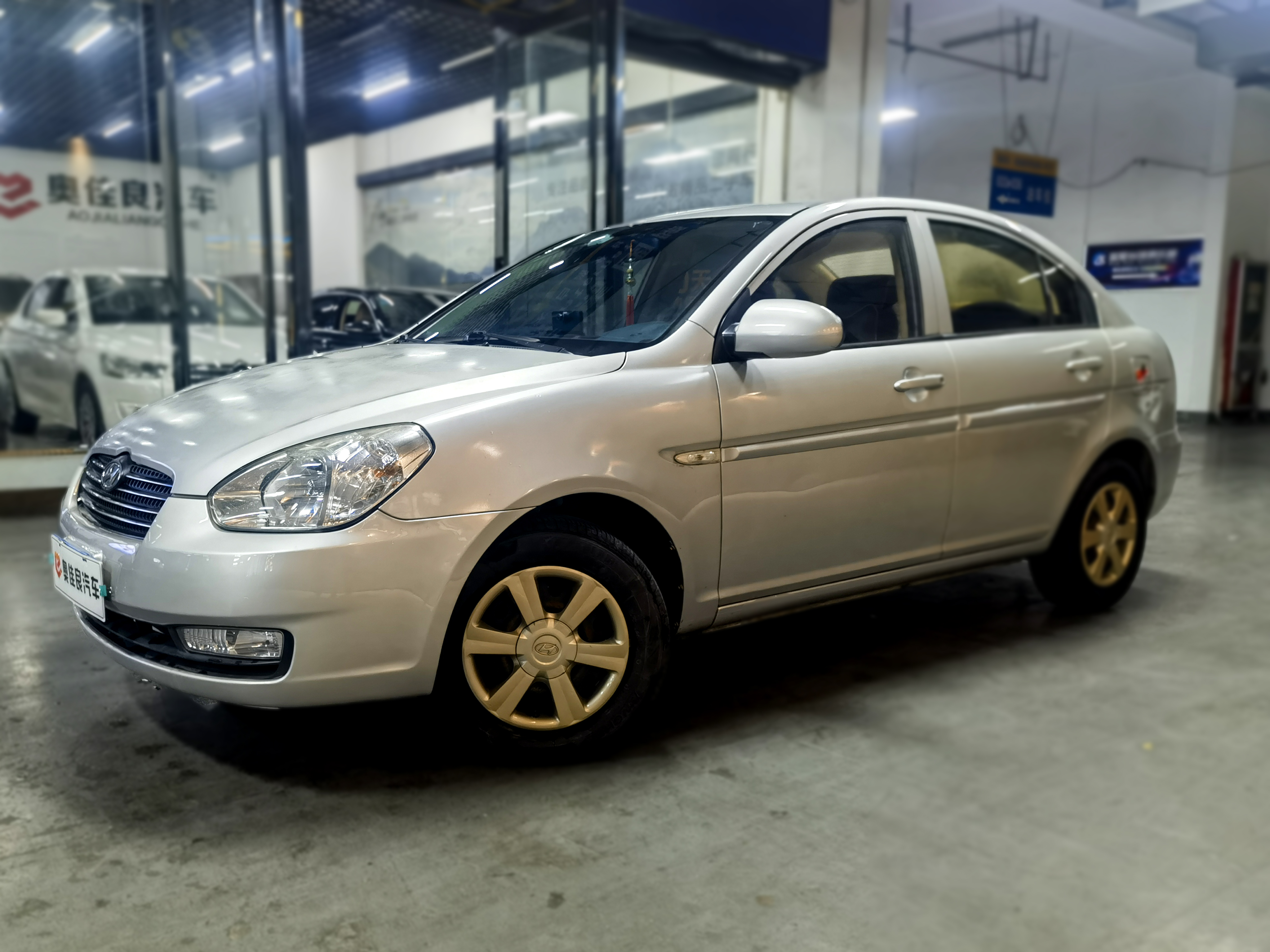 Hyundai Accent 2010 car image 