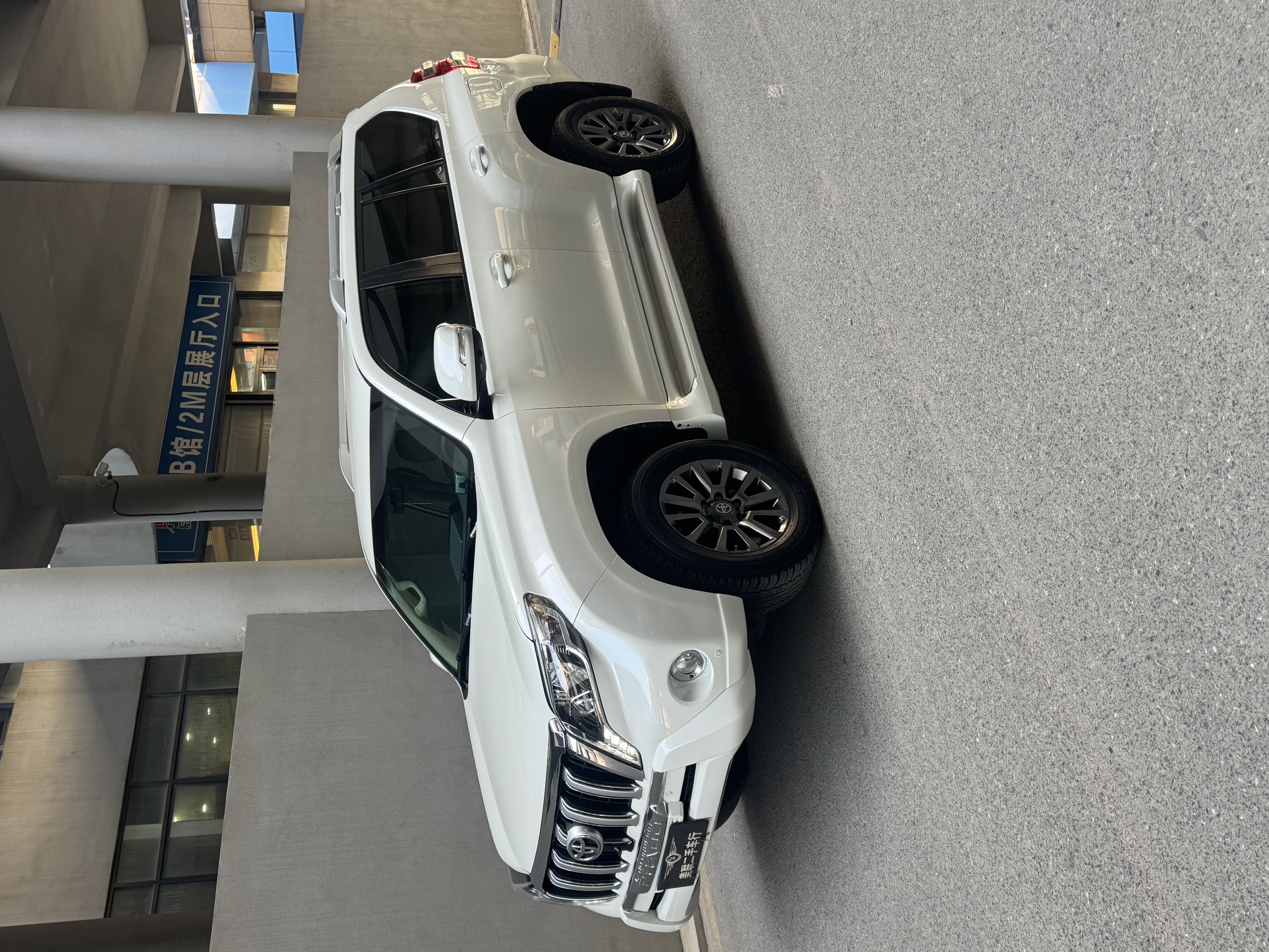 Toyota Land Cruiser Prado 2017 car image 