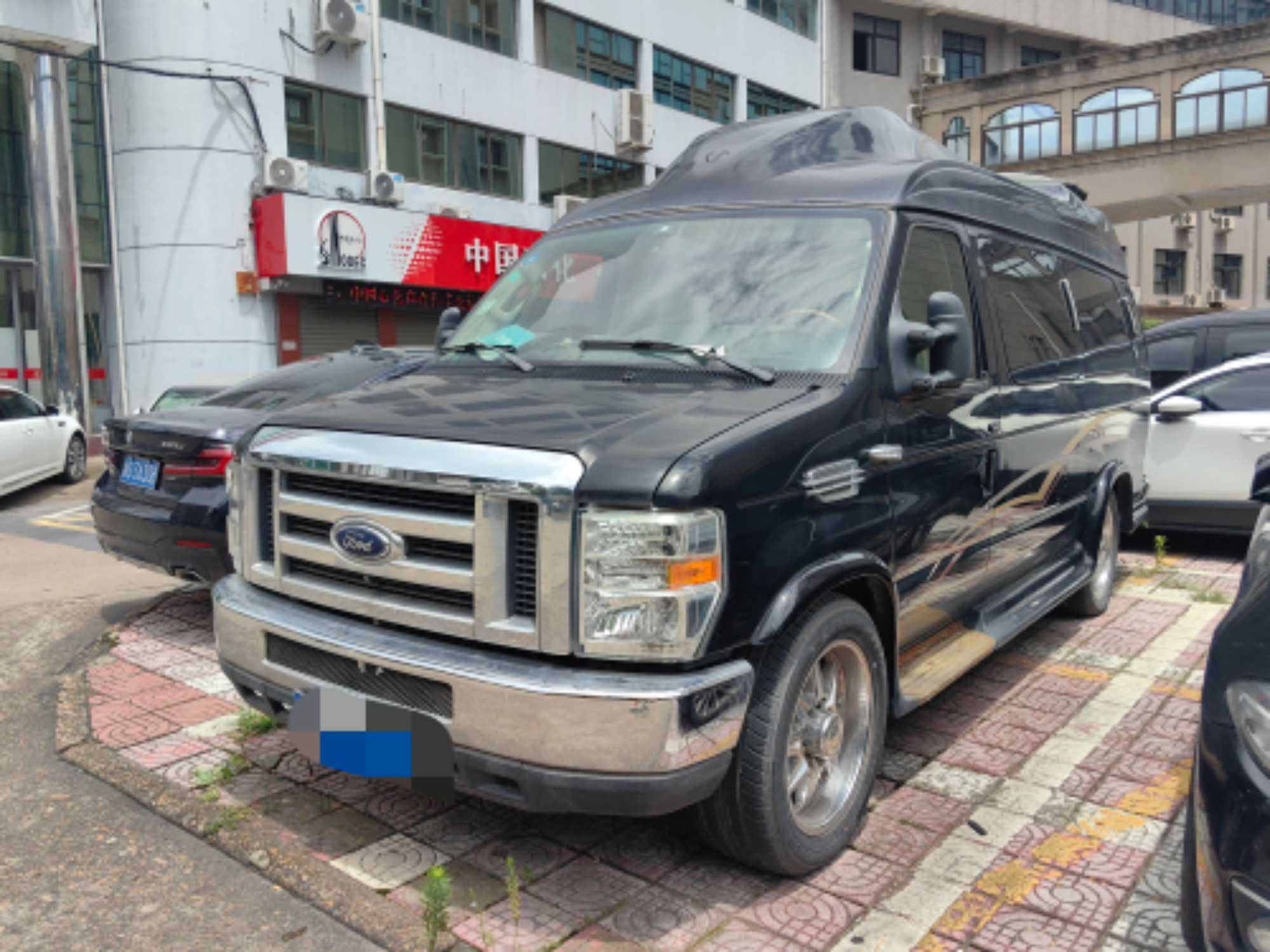 Ford E350 2009 Ford E350 2009 car image