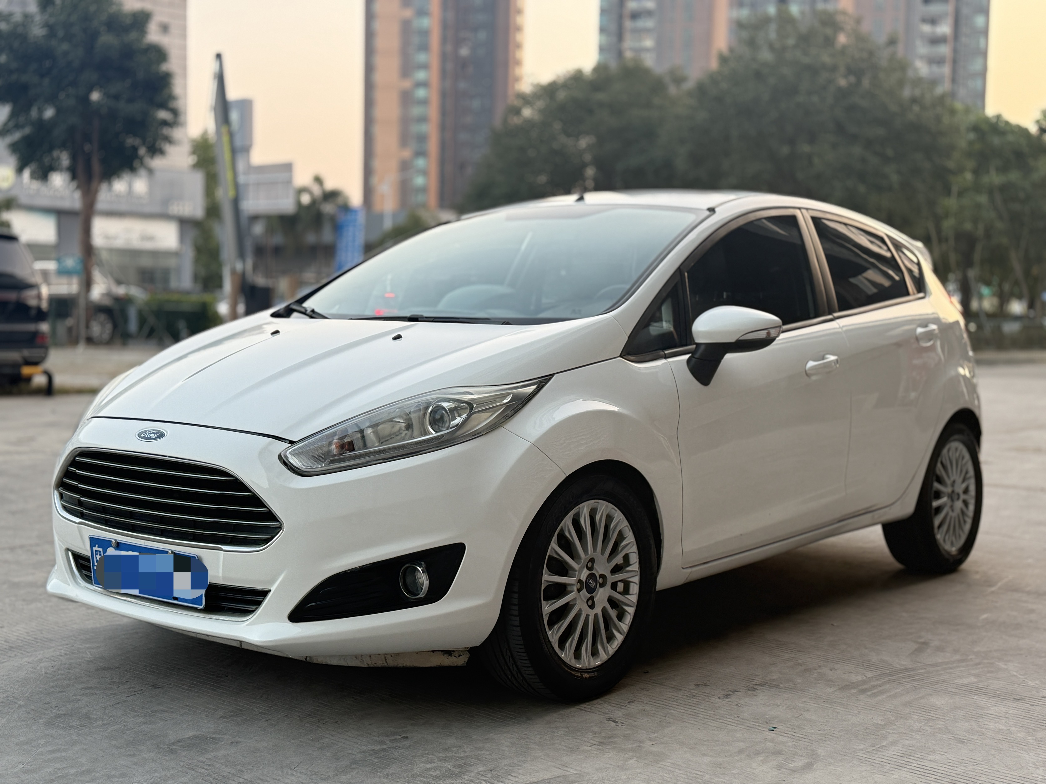 Ford Fiesta 2014 car image 