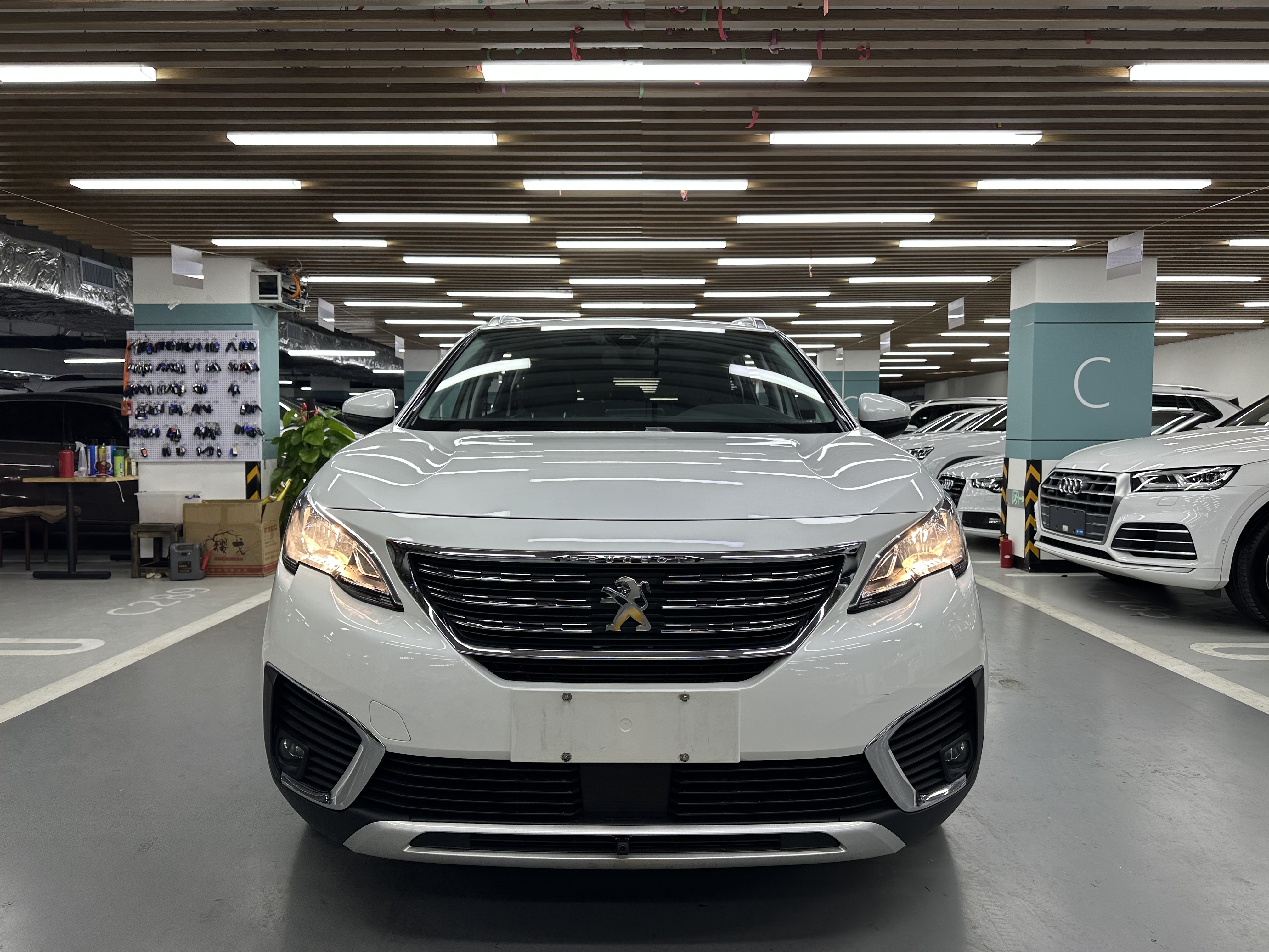 Peugeot 5008 2019 car image 