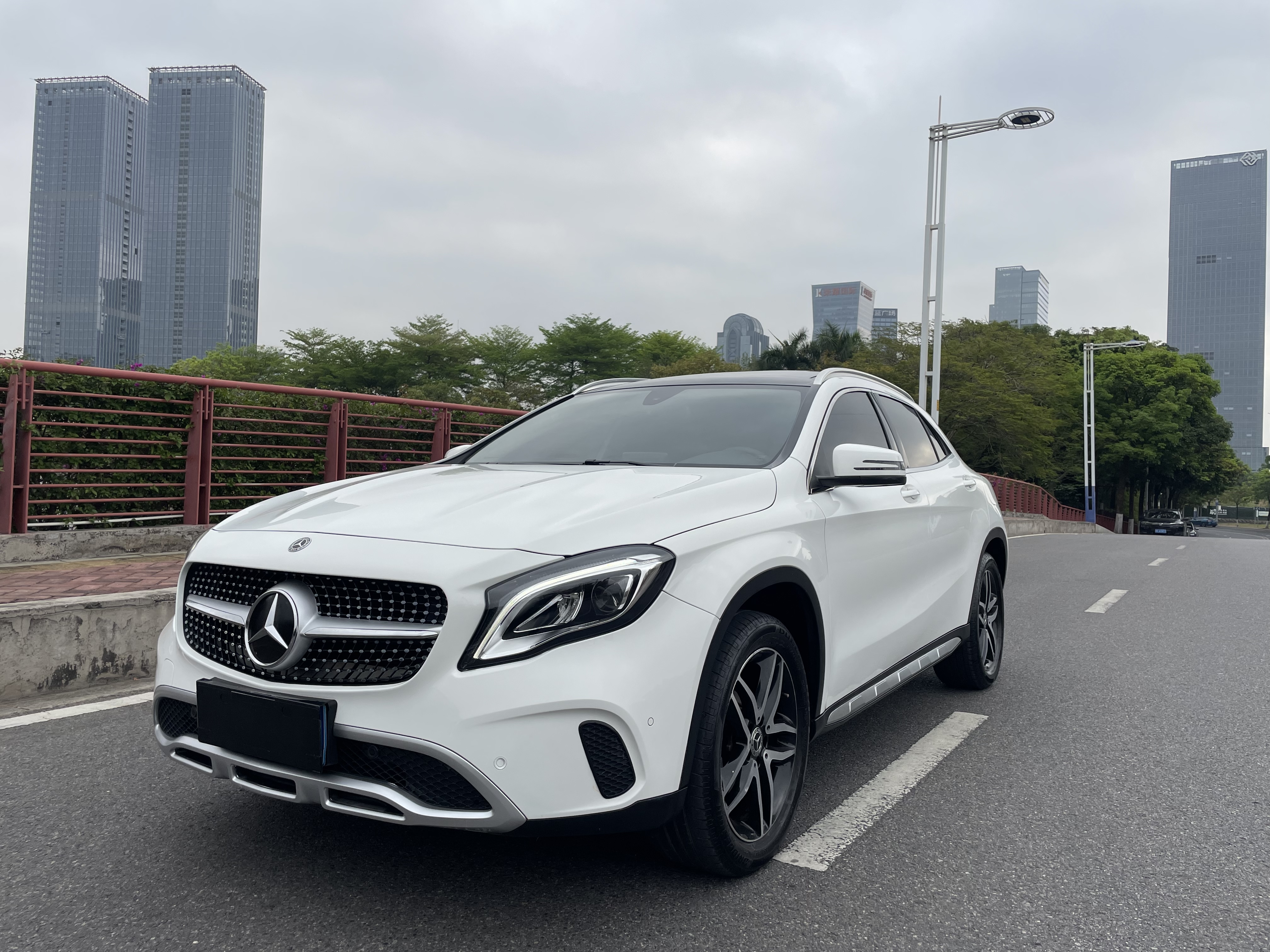 Mercedes-Benz GLA Class 2017 汽车图片 
