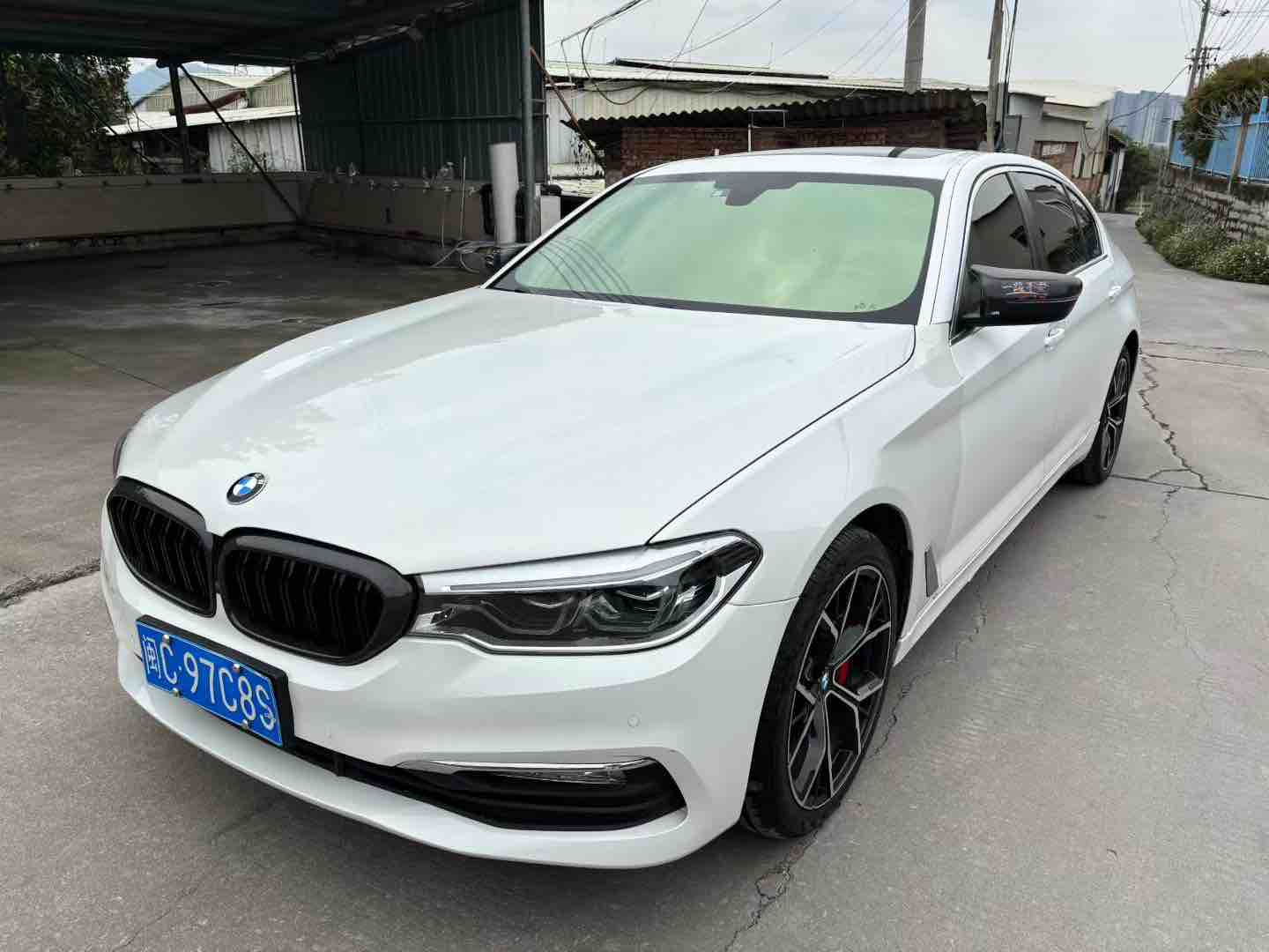 BMW 5 Series 2017 BMW 5 Series 2017 car image