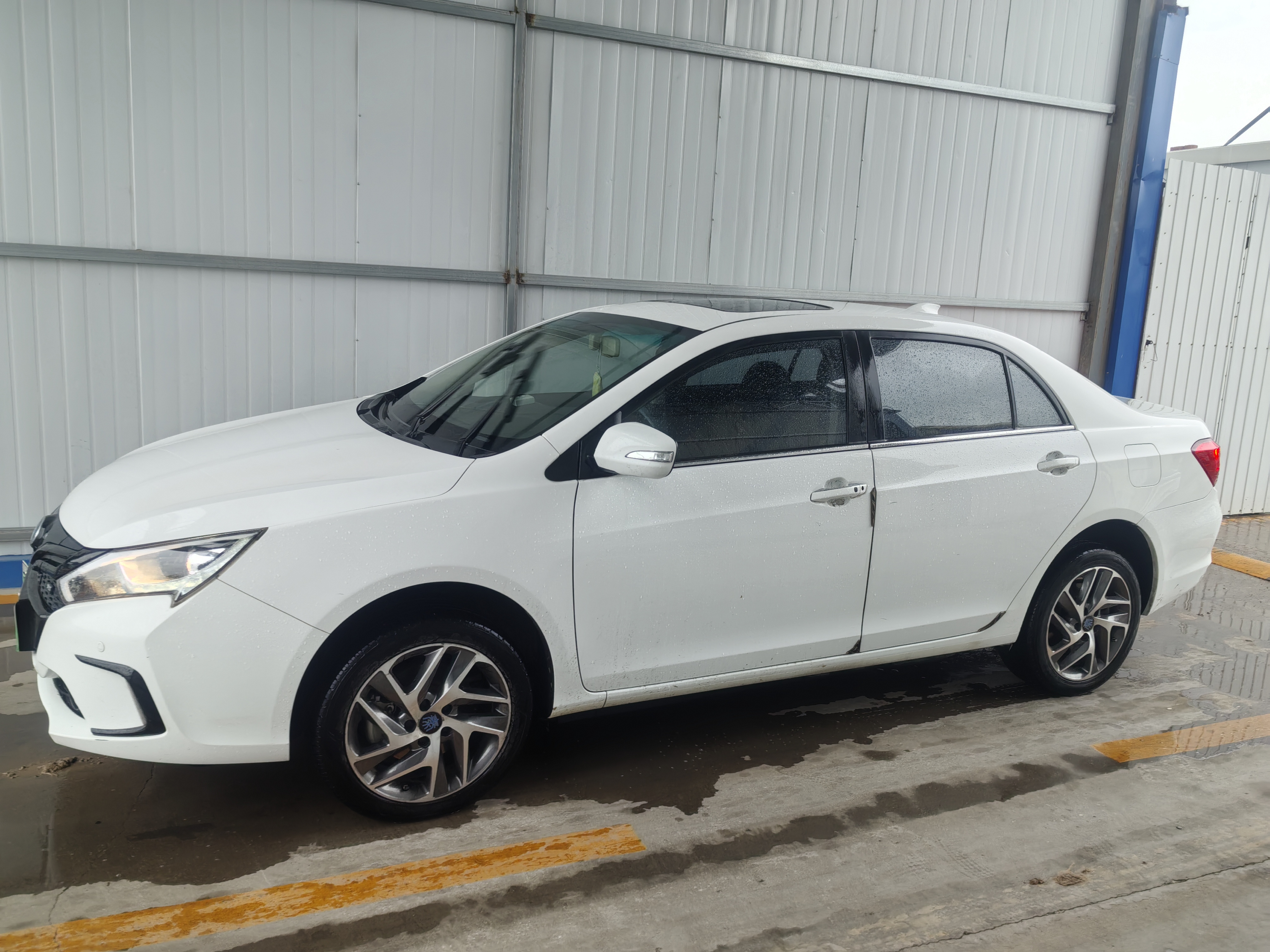BYD Qin New Energy 2017 car image 