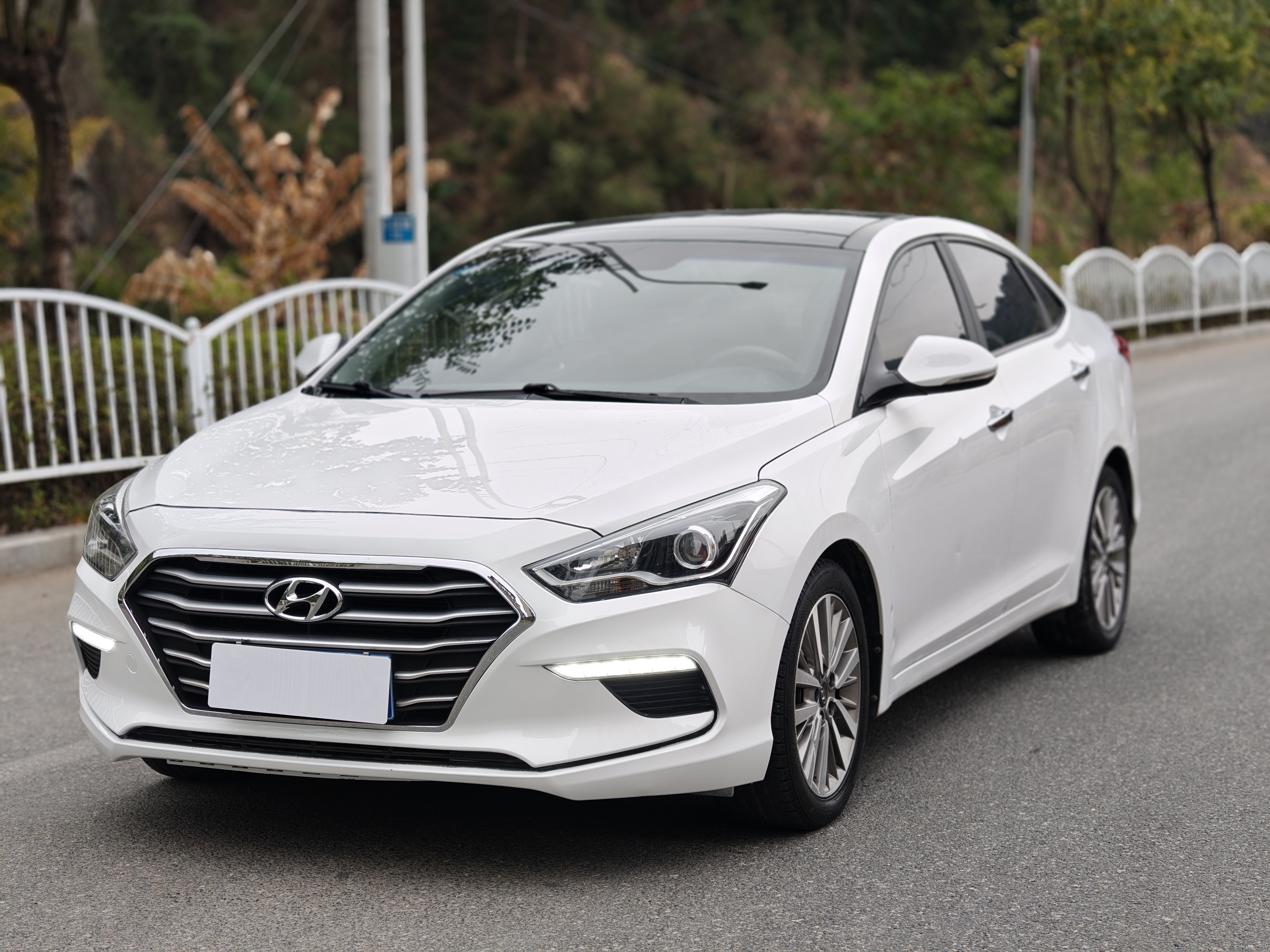 Hyundai Mistra 2018 car image 