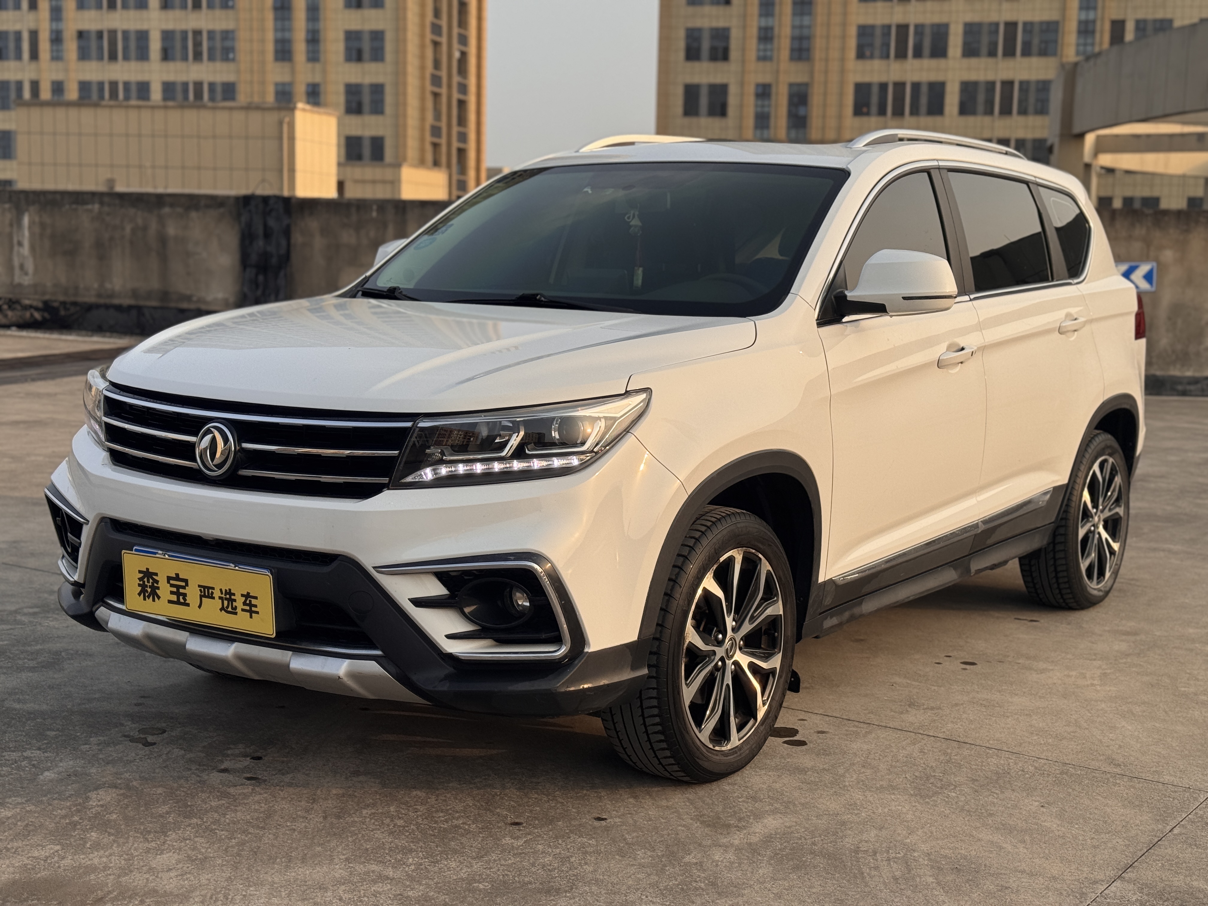 Forthing JOYEAR X5 2018 car image 