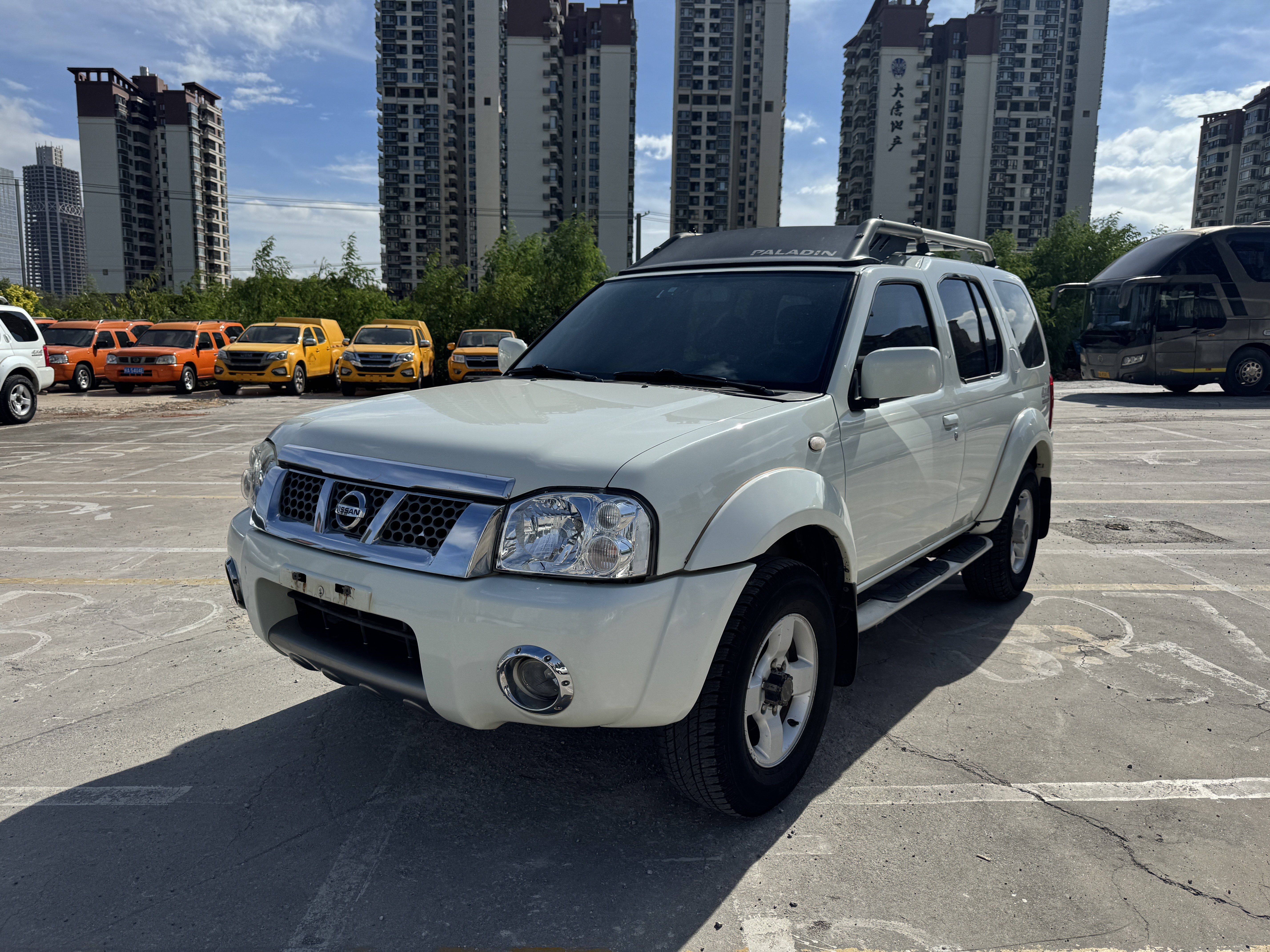 Nissan Paladin 2011 汽车图片 