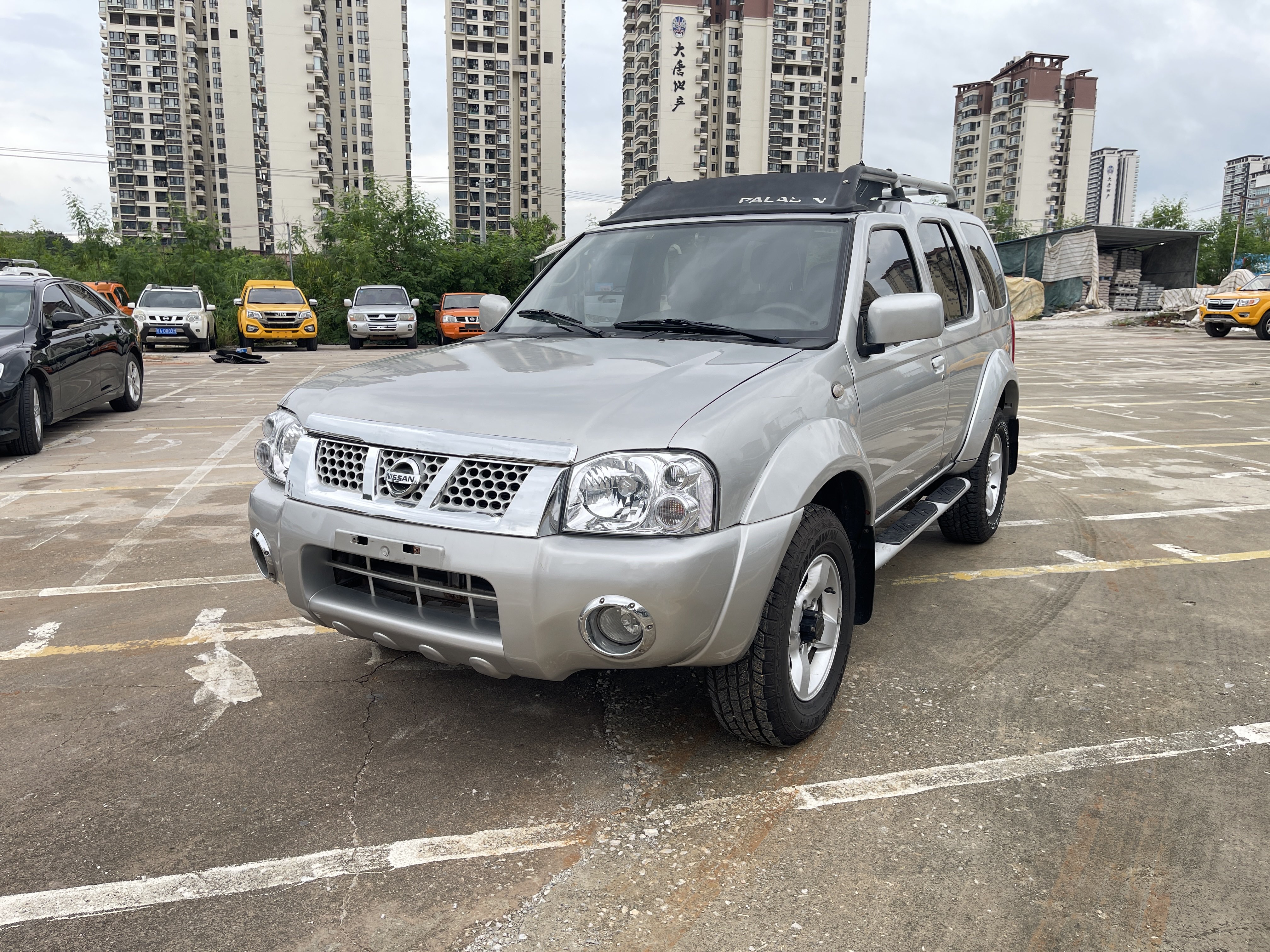 Nissan Paladin 2011 汽车图片 