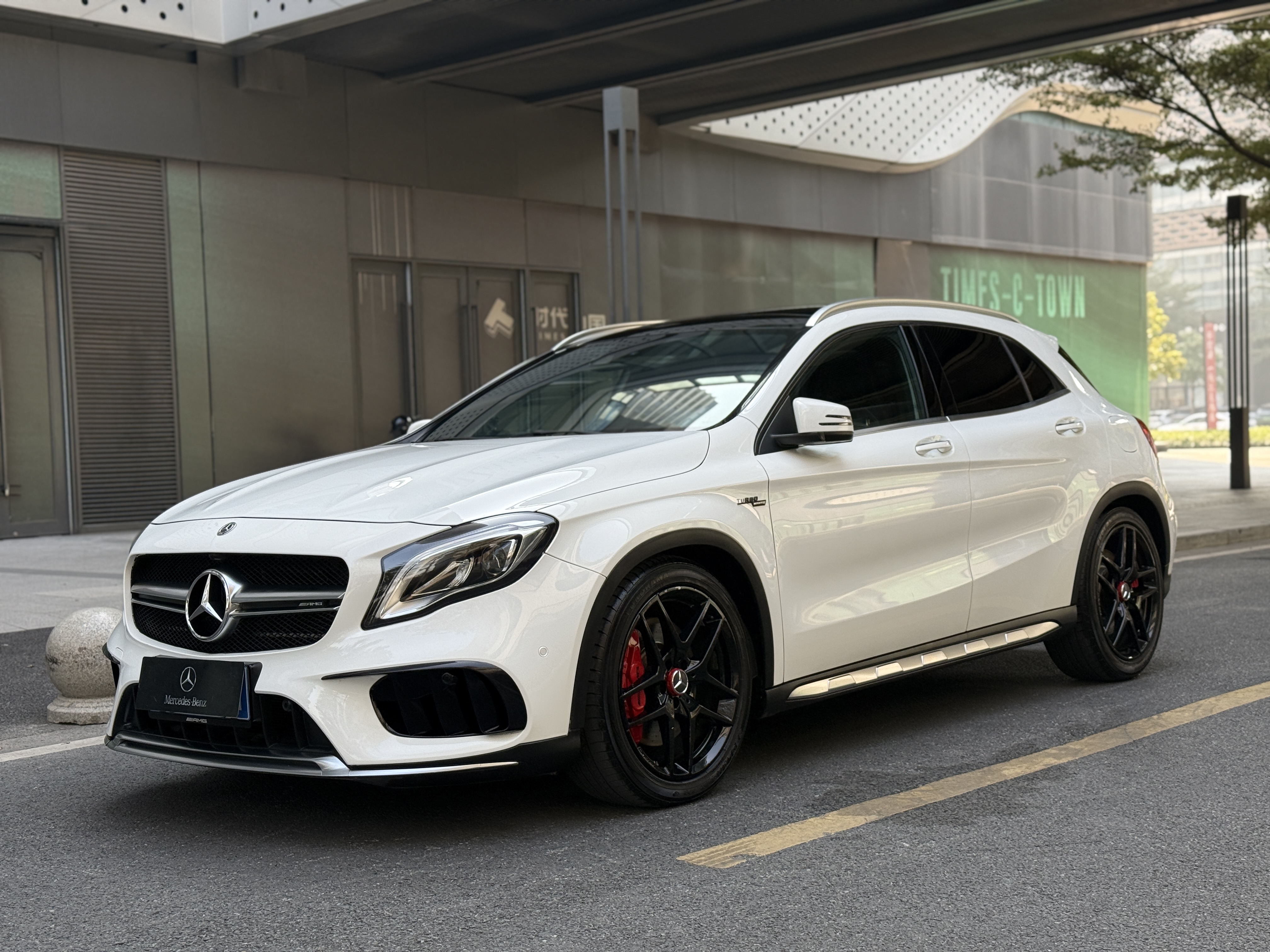Mercedes-Benz GLA AMG 2019 car image 