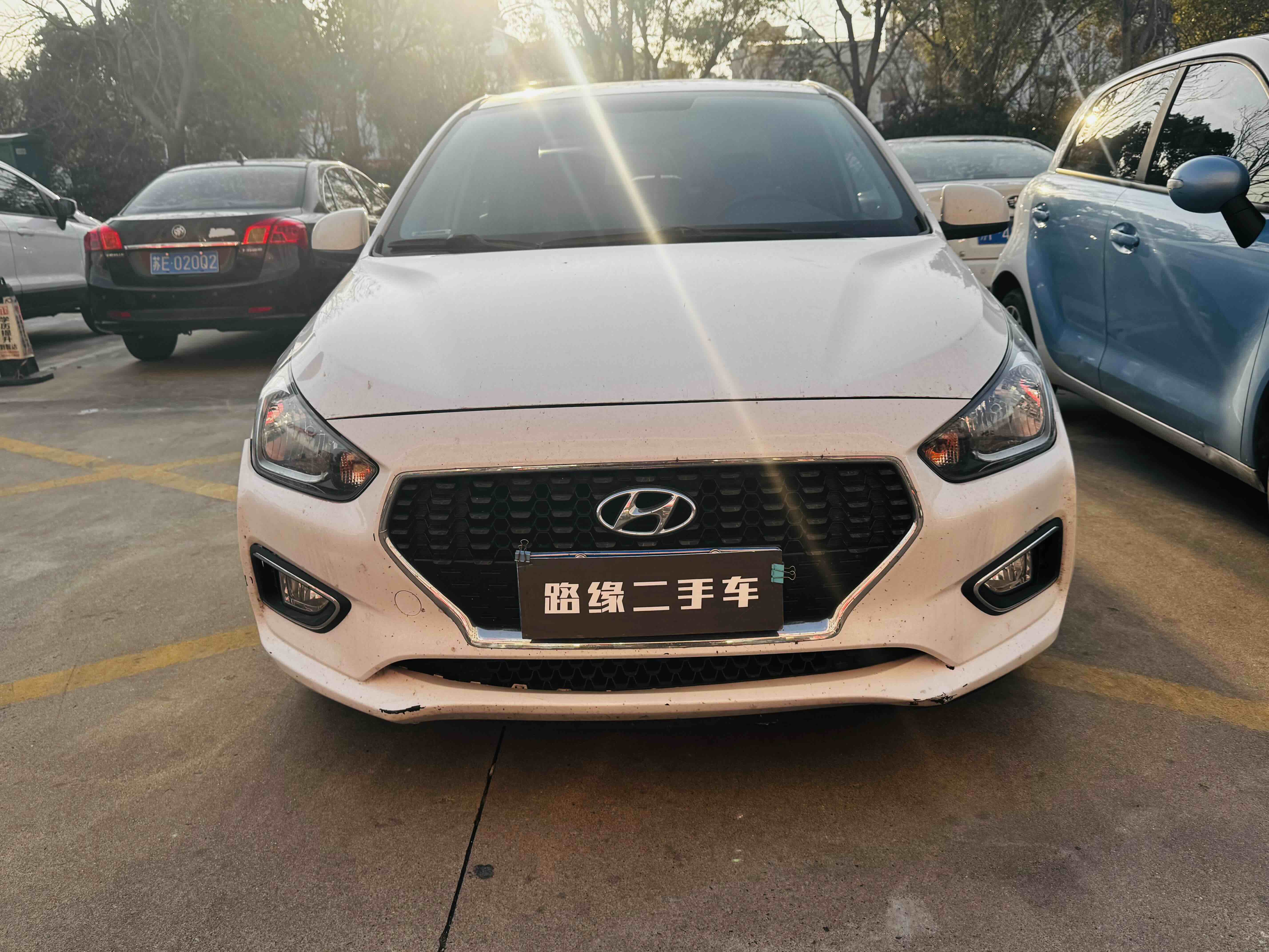 Hyundai Reina 2018 car image 