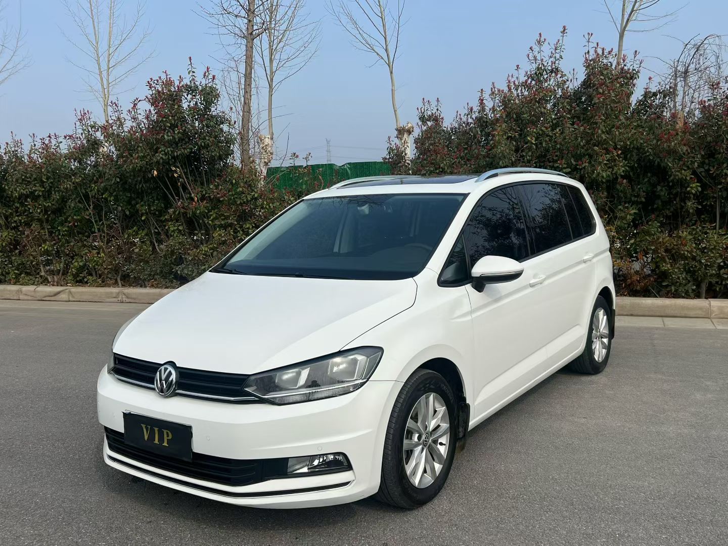 Volkswagen Touran 2018 immagine di auto 