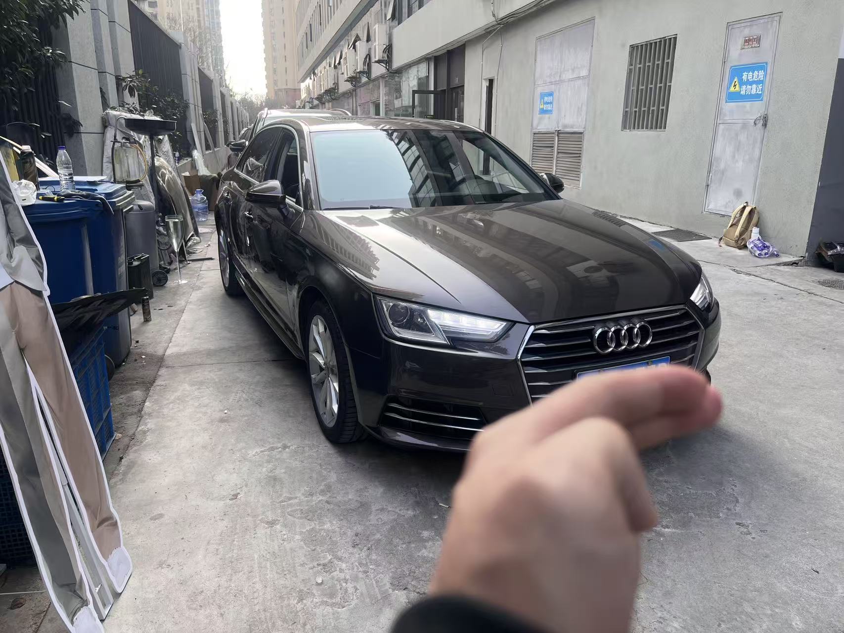 Audi A4L 2018 car image 