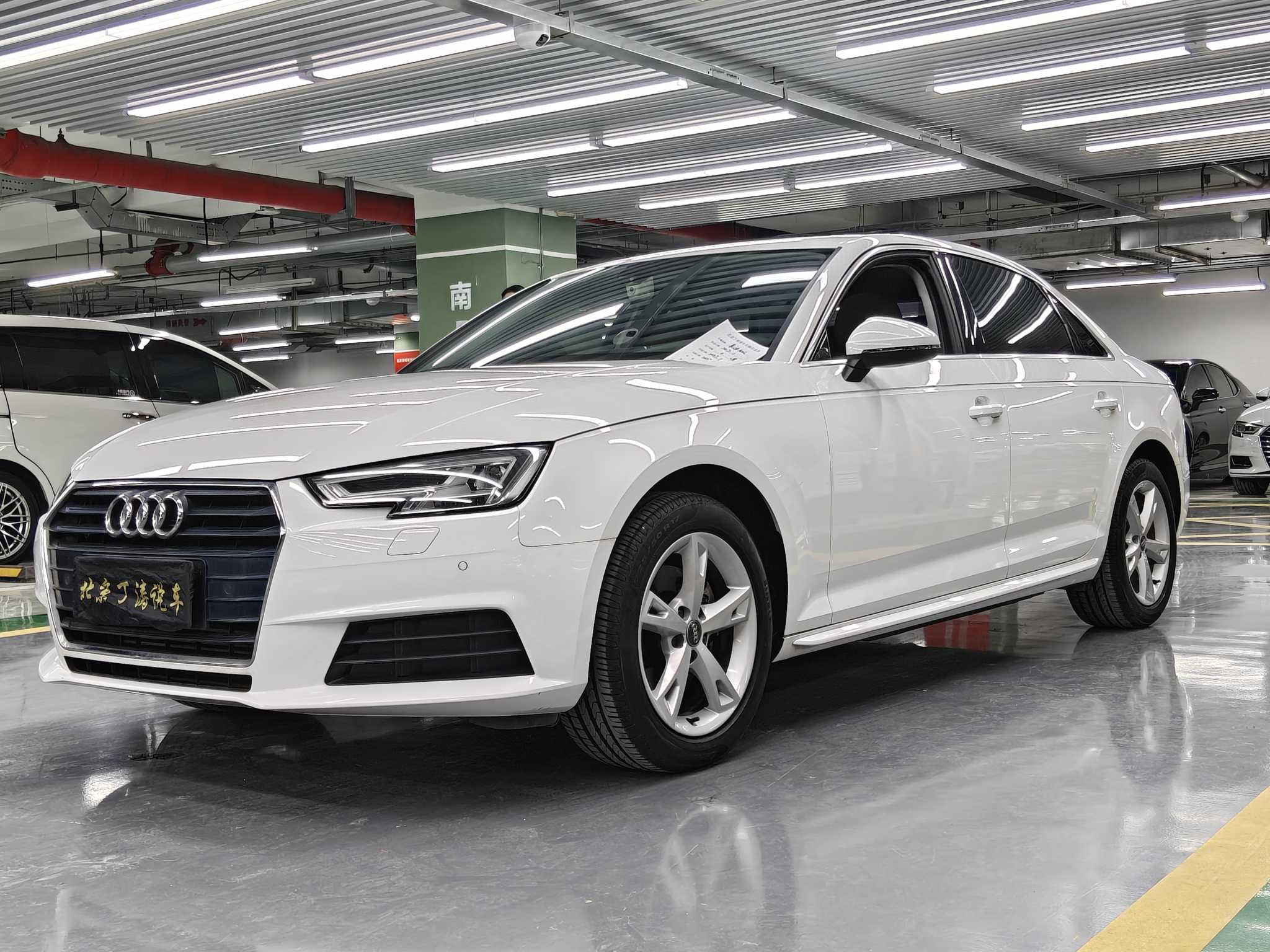 Audi A4L 2017 car image 