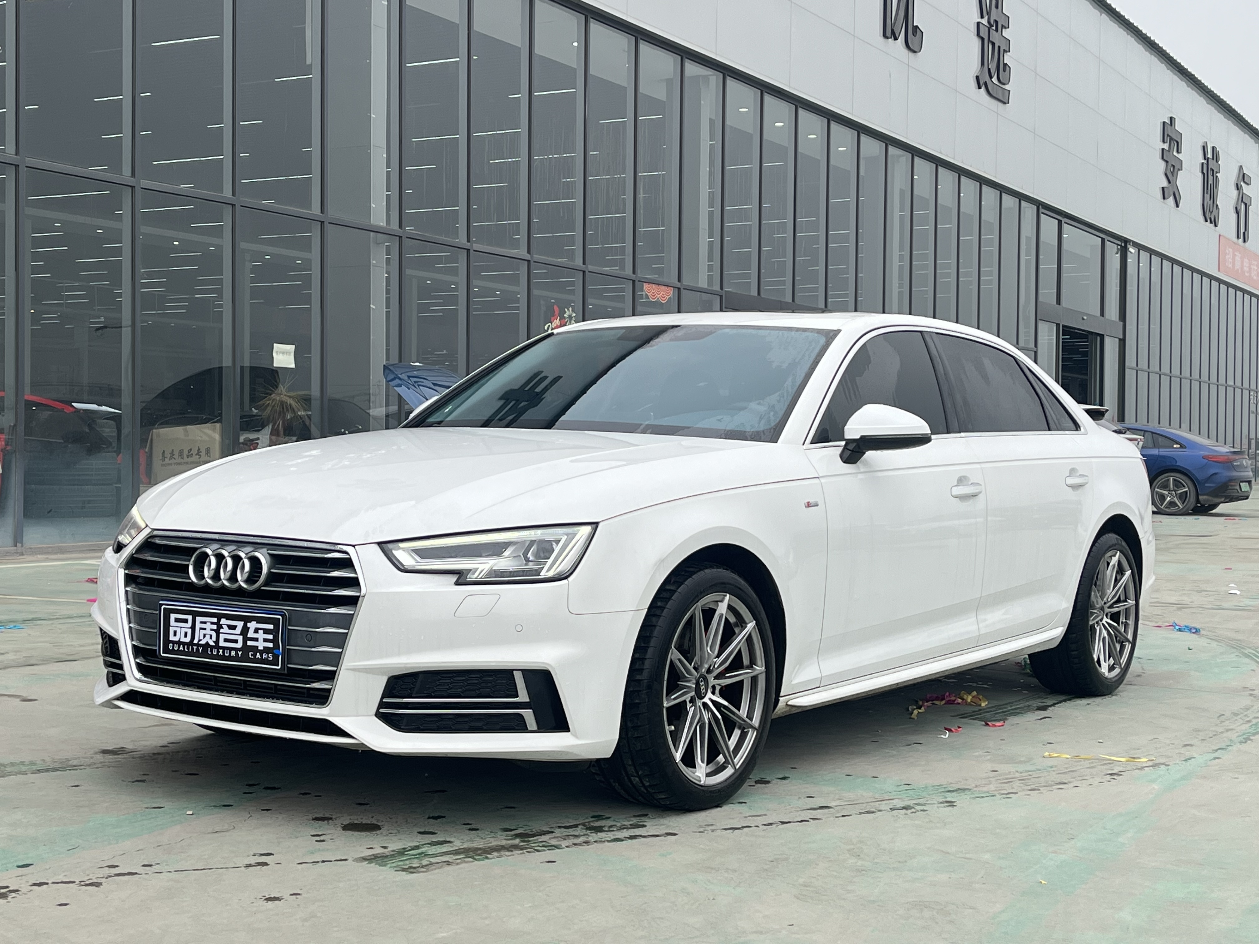Audi A4L 2018 car image 