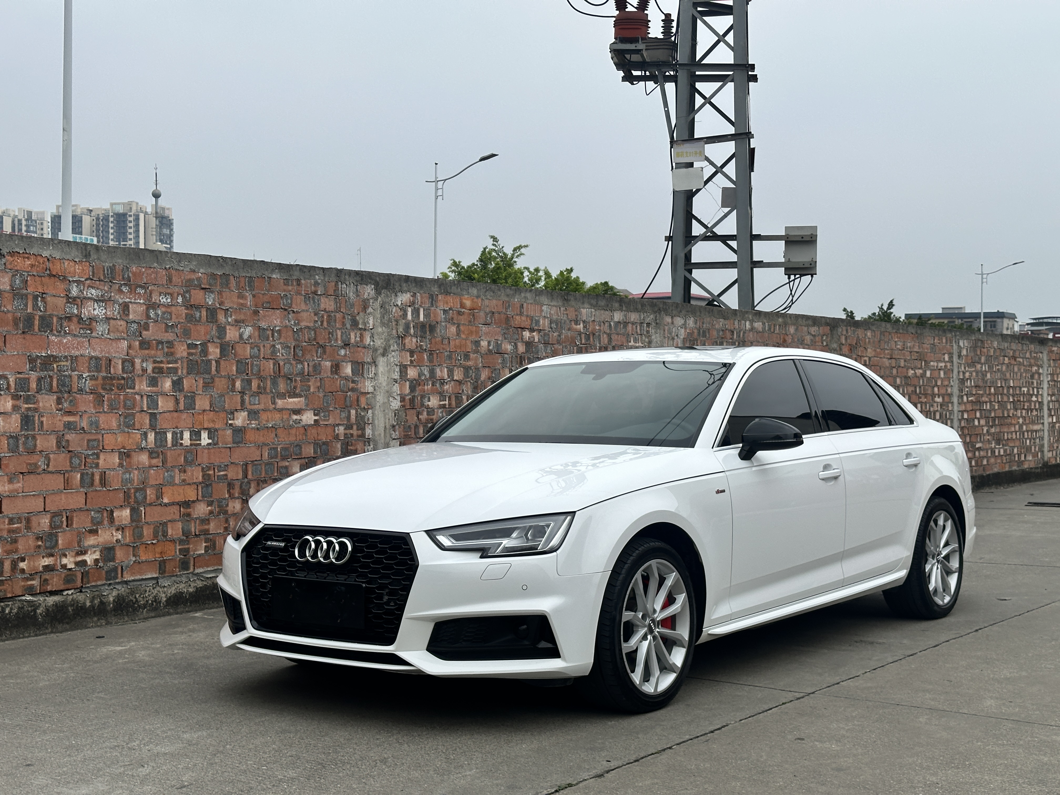 Audi A4L 2018 Audi A4L 2018 car image