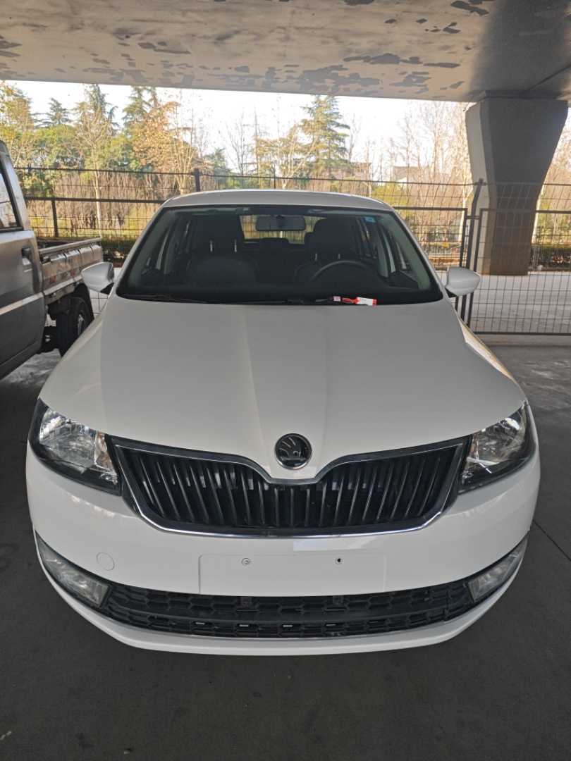 Skoda Rapid Spaceback 2017 Skoda Rapid Spaceback 2017 car image