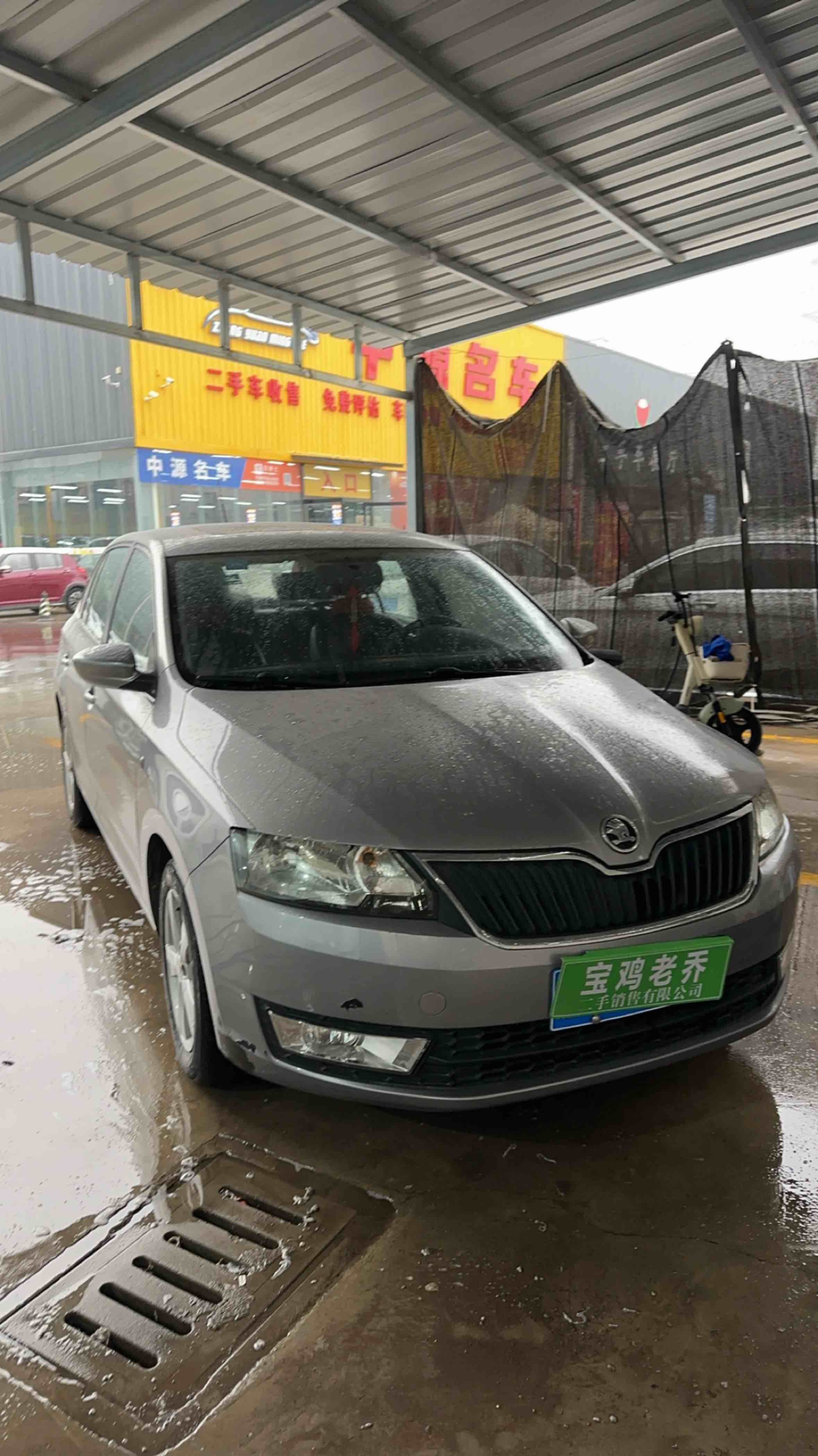 Skoda Rapid Spaceback 2017 Skoda Rapid Spaceback 2017 car image