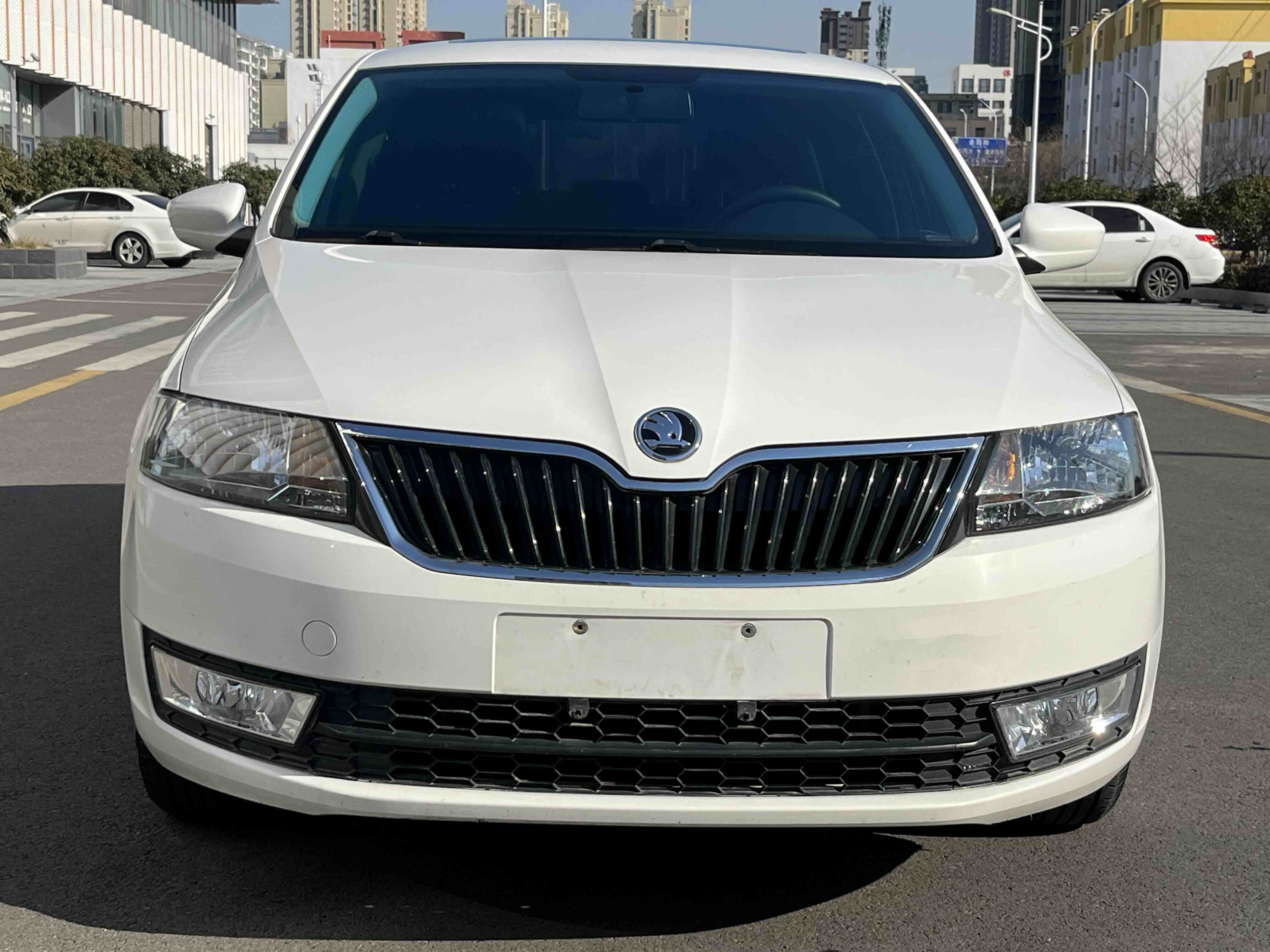 Skoda Rapid Spaceback 2017 Skoda Rapid Spaceback 2017 car image