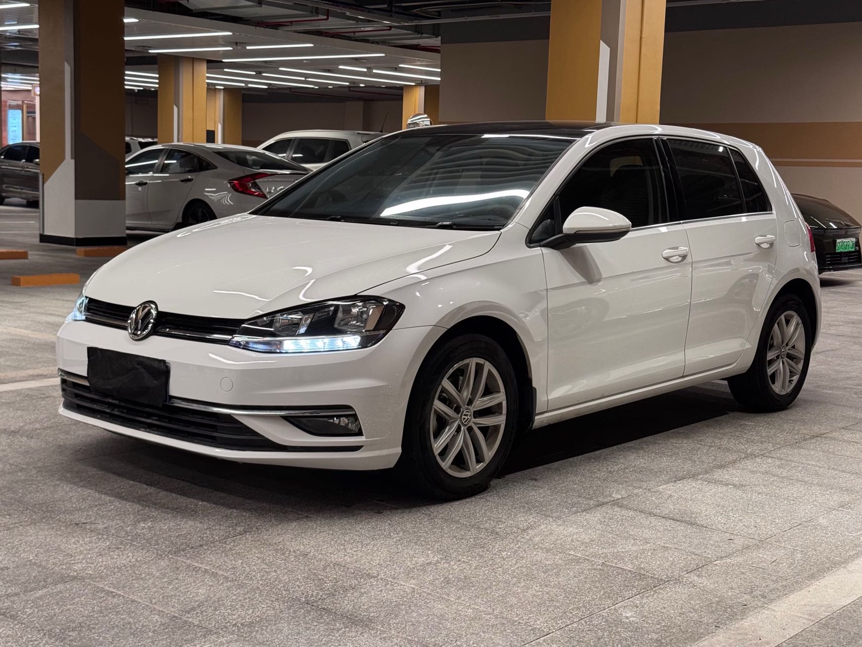 Volkswagen Golf 2019 car image 