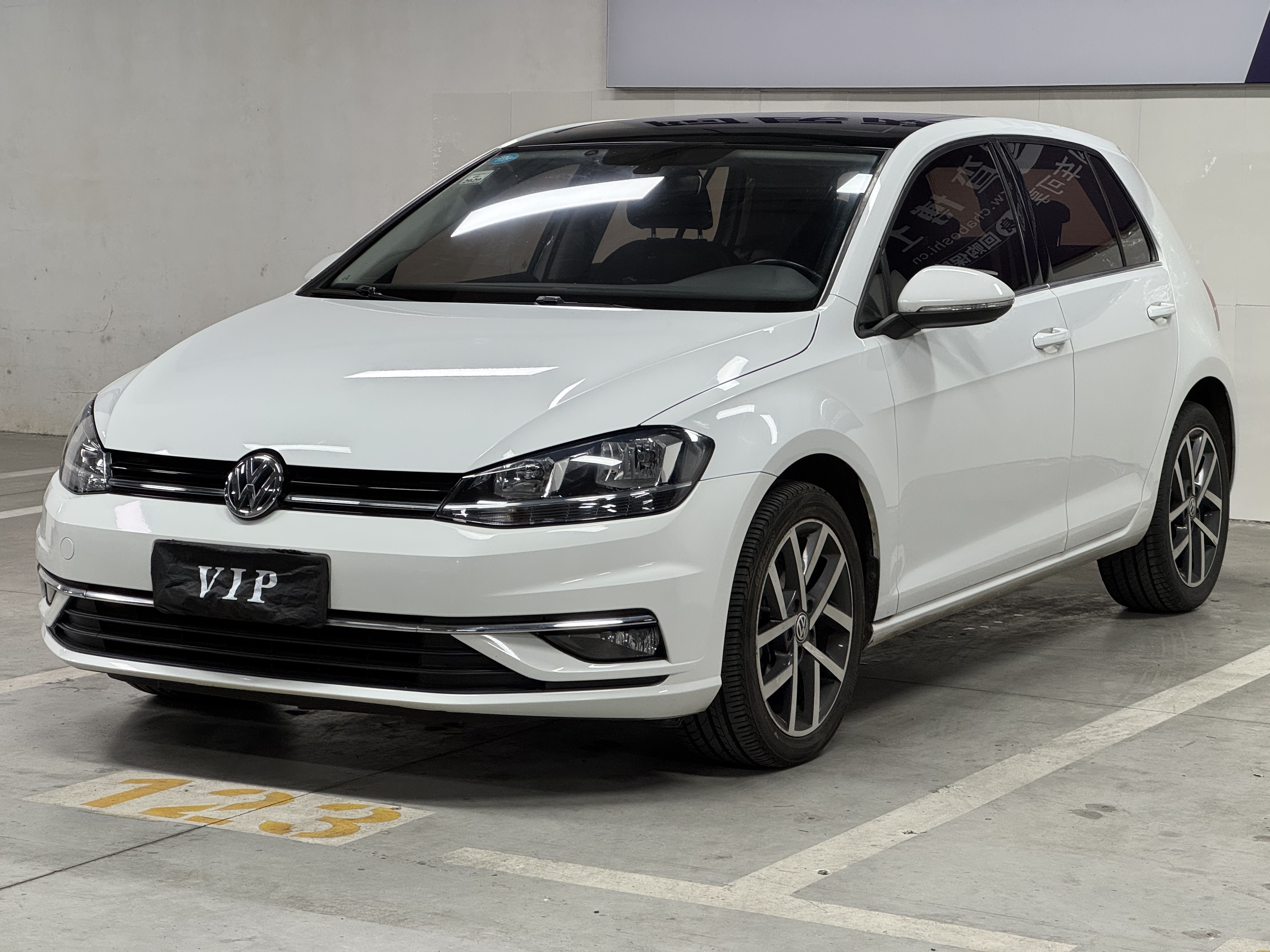 Volkswagen Golf 2018 car image 
