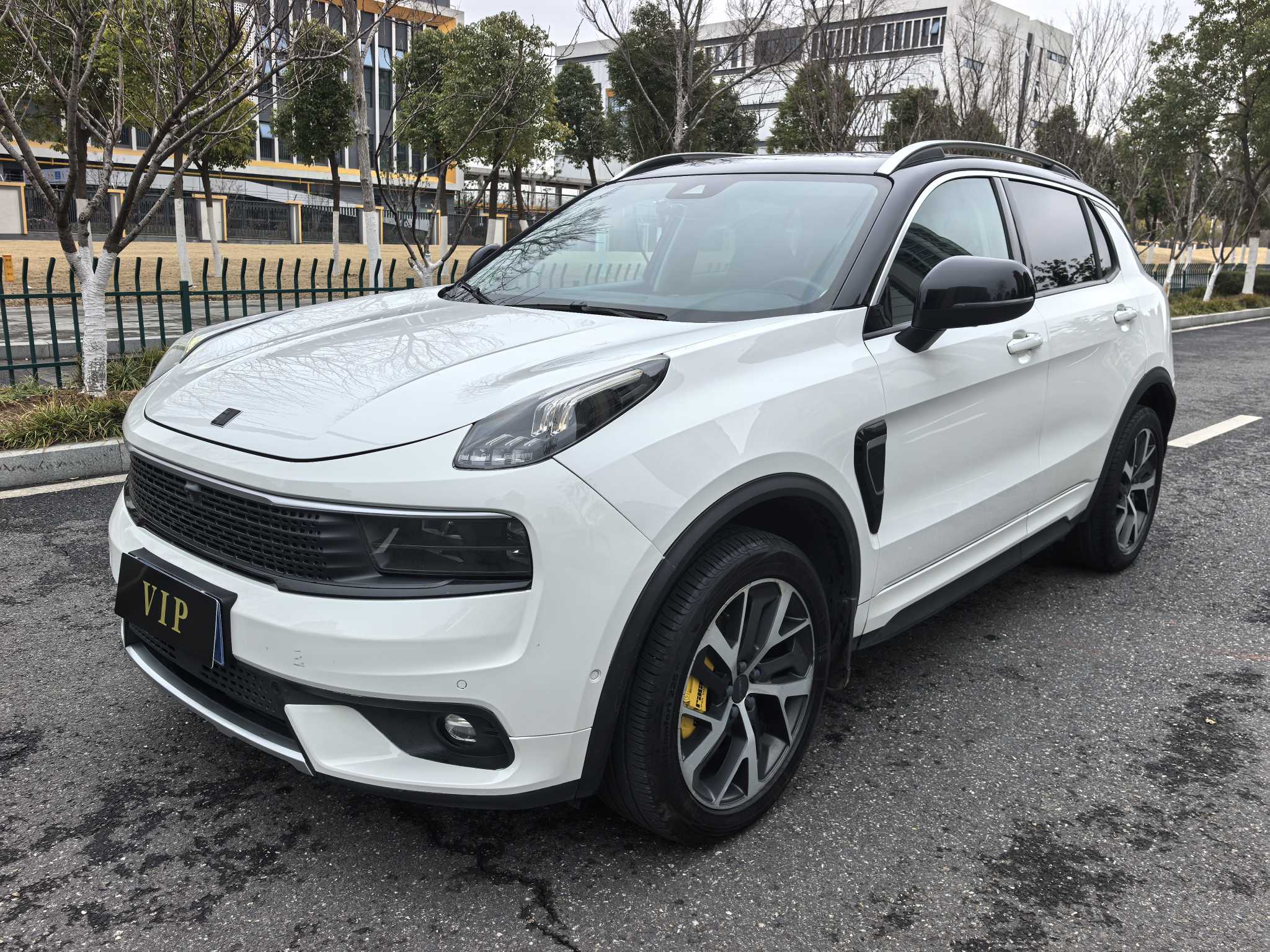 Lynk & Co 2018 car image 