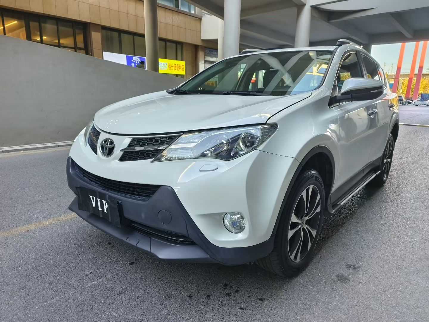 Toyota RAV4 2015 Toyota RAV4 2015 car image