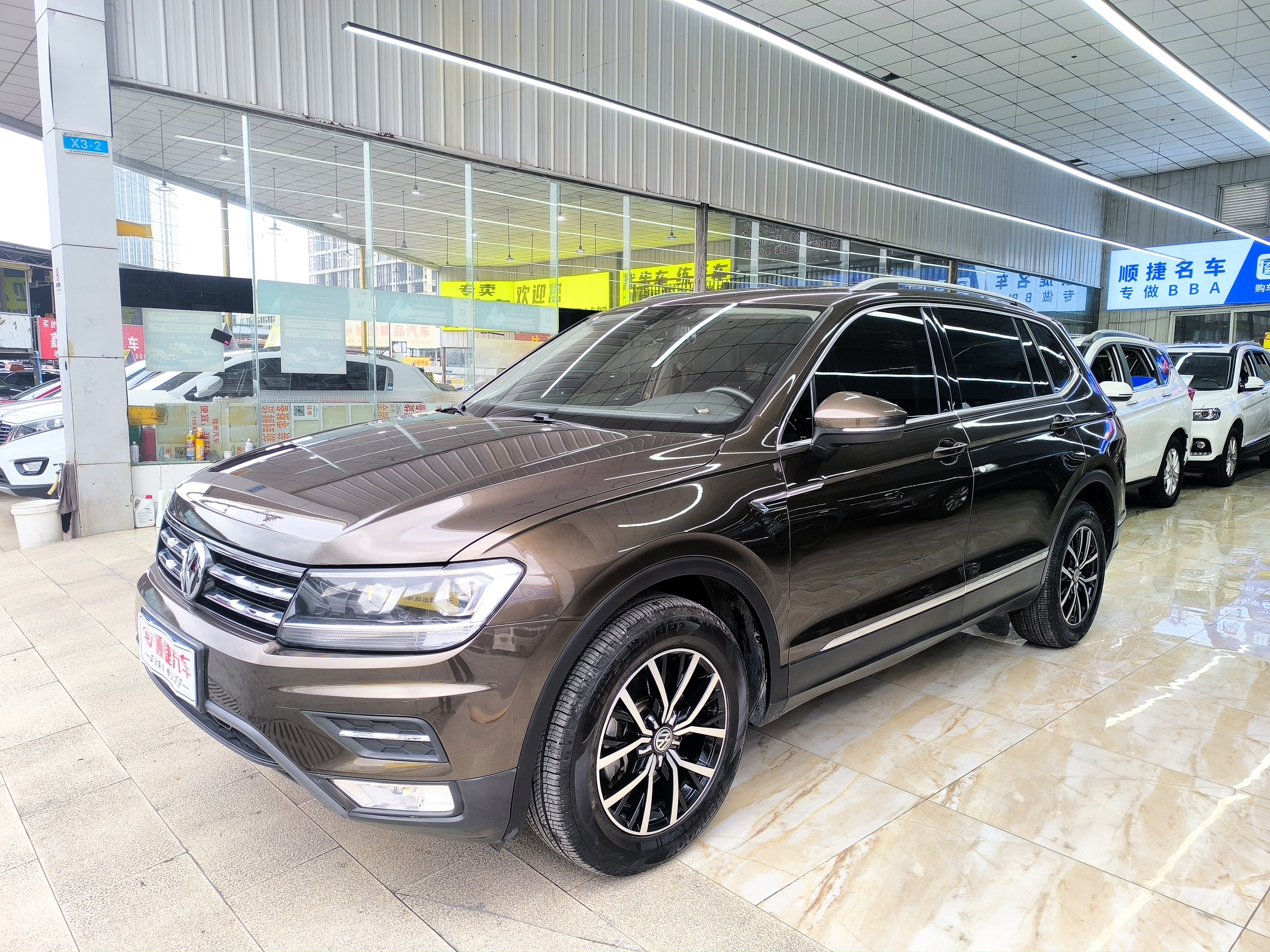 Volkswagen Tiguan L 2018 Volkswagen Tiguan L 2018 car image