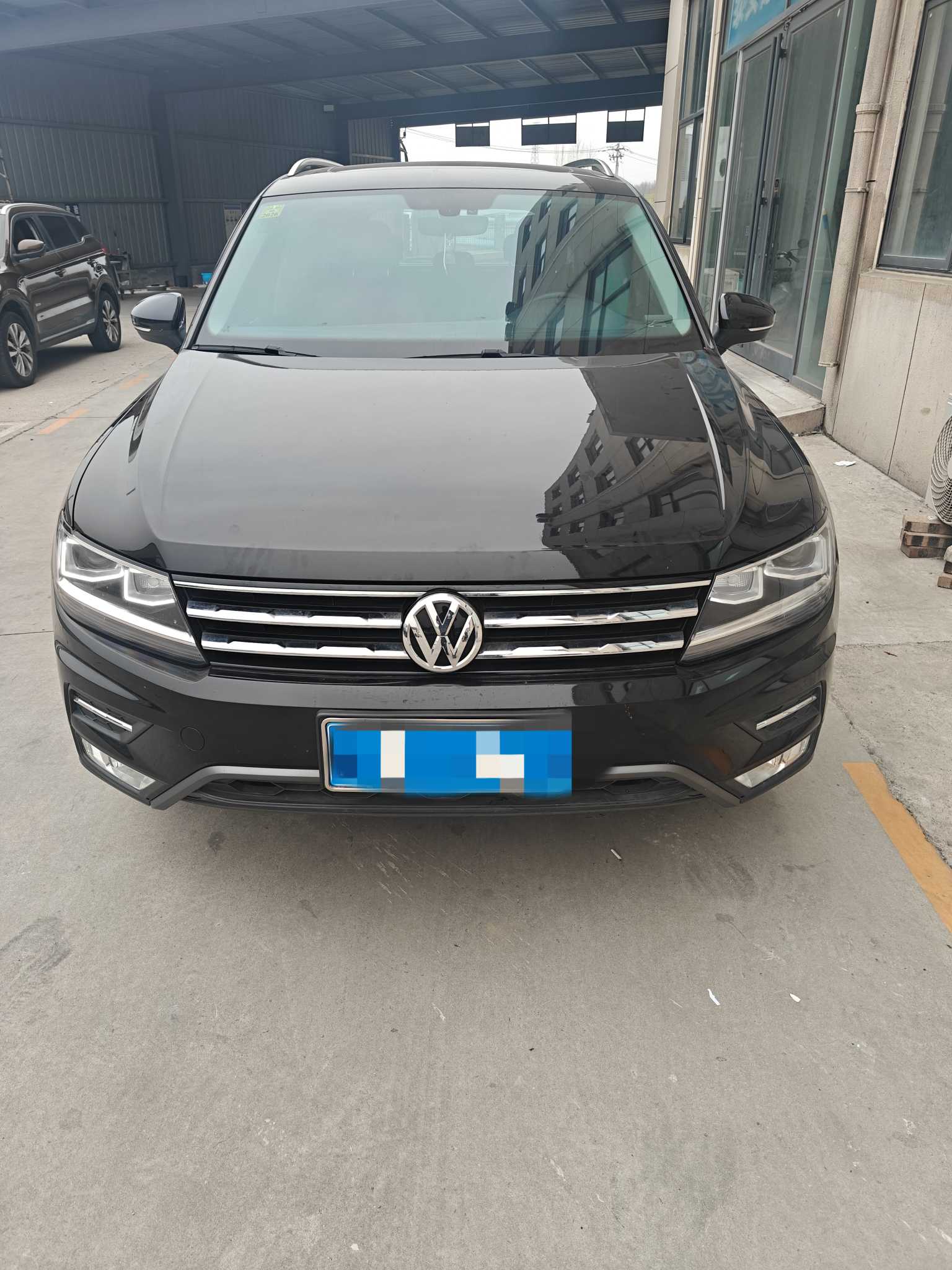 Volkswagen Tiguan L 2018 Volkswagen Tiguan L 2018 car image