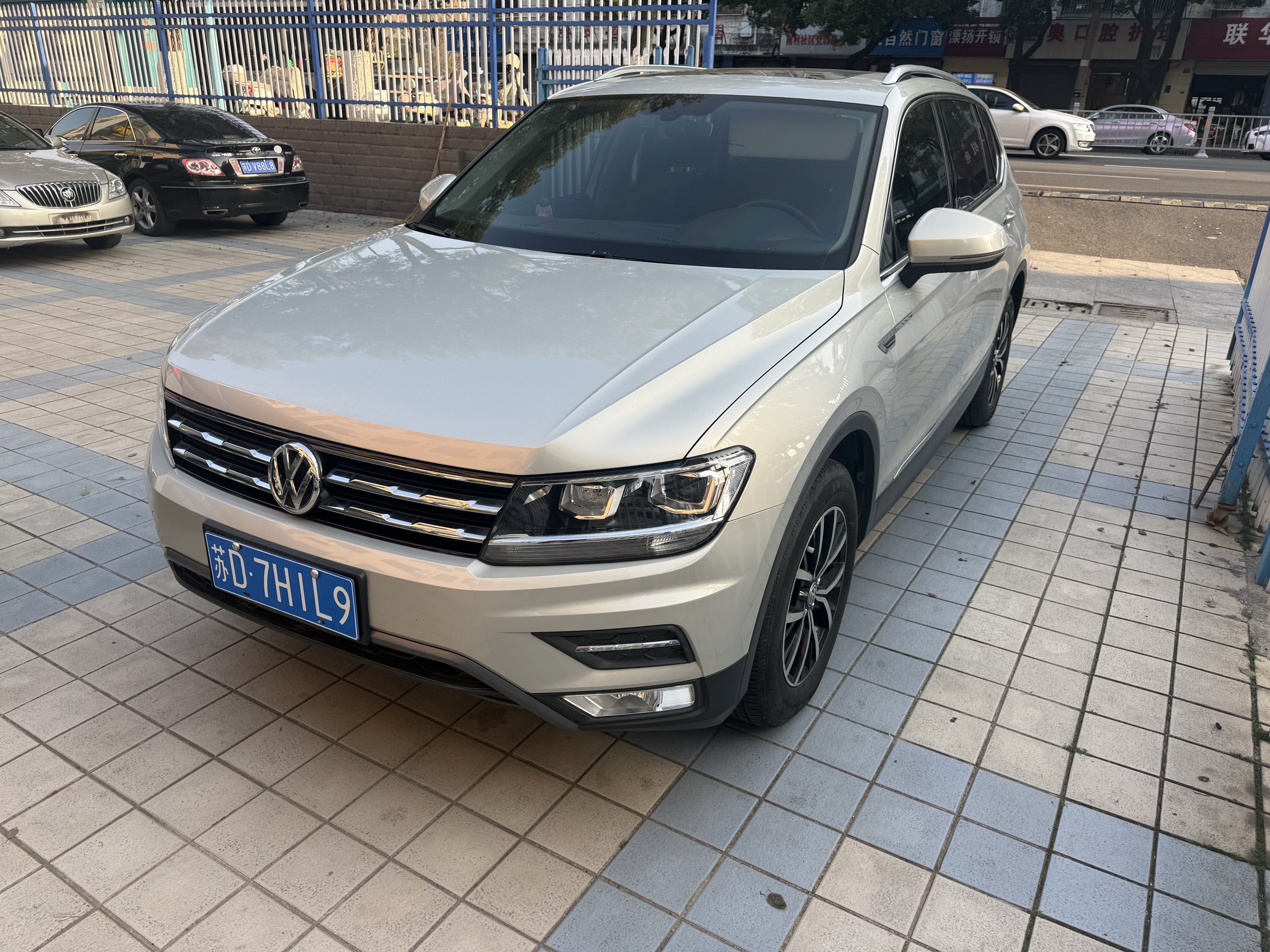 Volkswagen Tiguan L 2019 Volkswagen Tiguan L 2019 car image