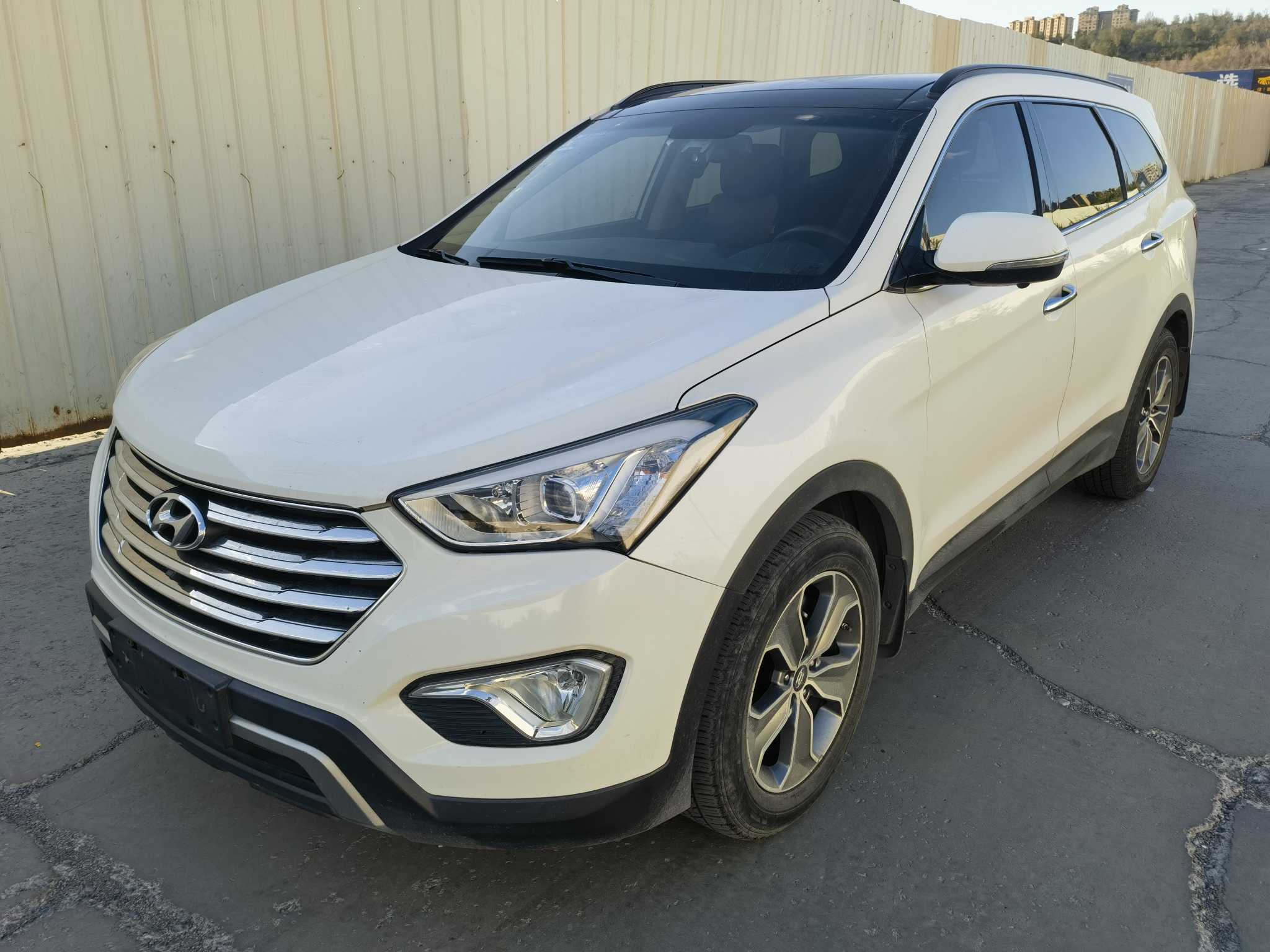 Hyundai Grand Santa Fe 2016 car image 
