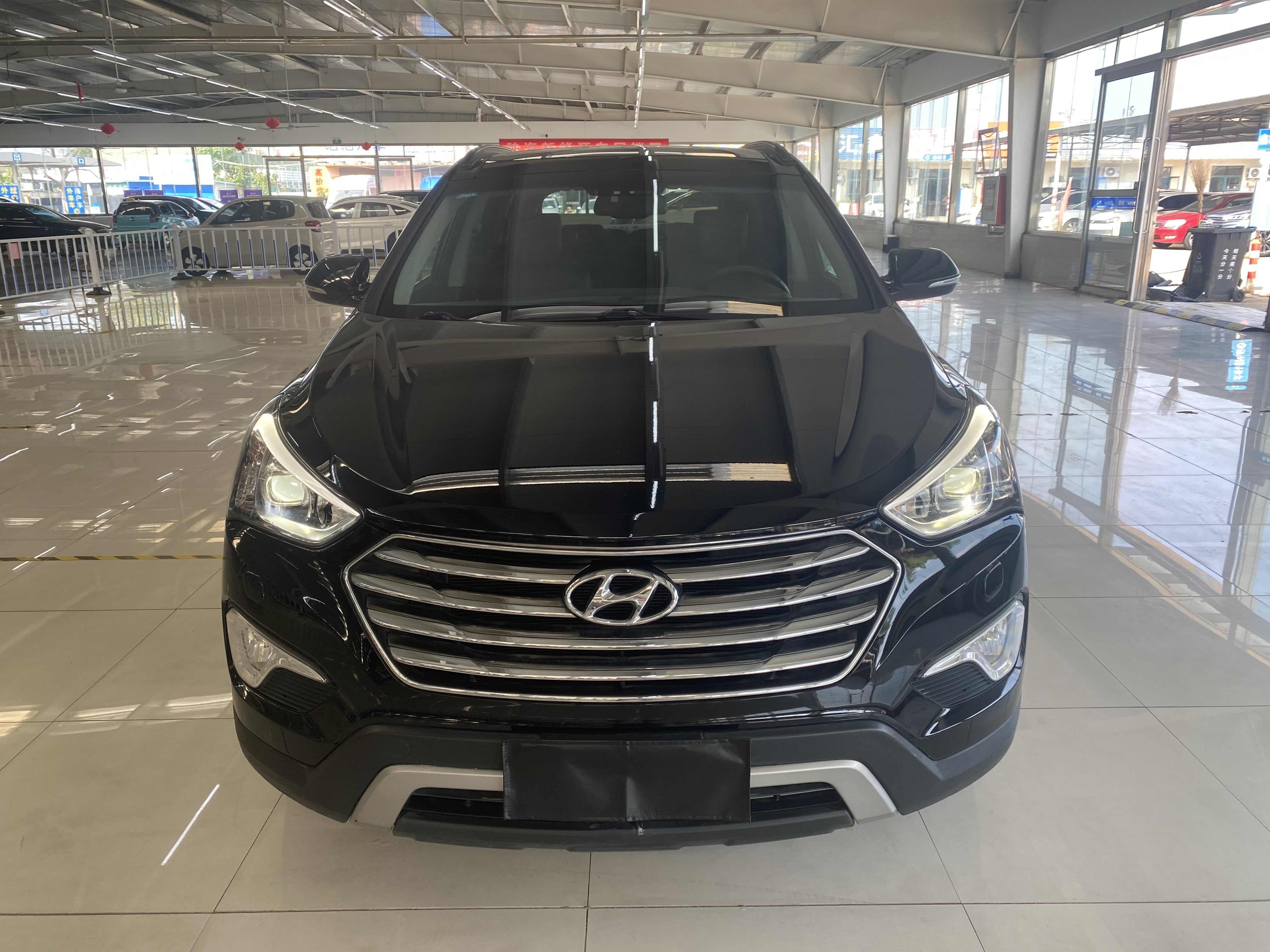 Hyundai Grand Santa Fe 2013 car image 