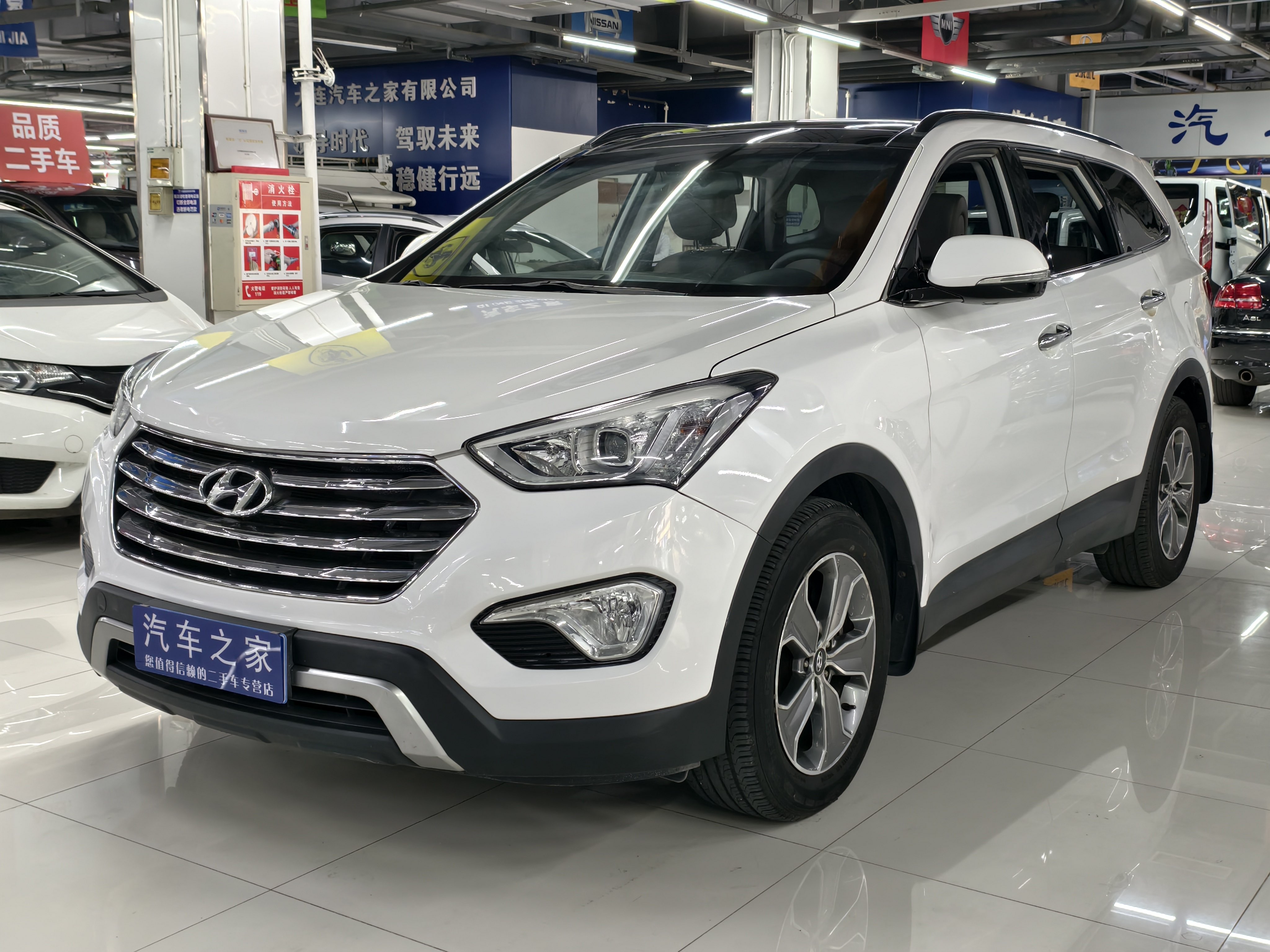 Hyundai Grand Santa Fe 2014 car image 