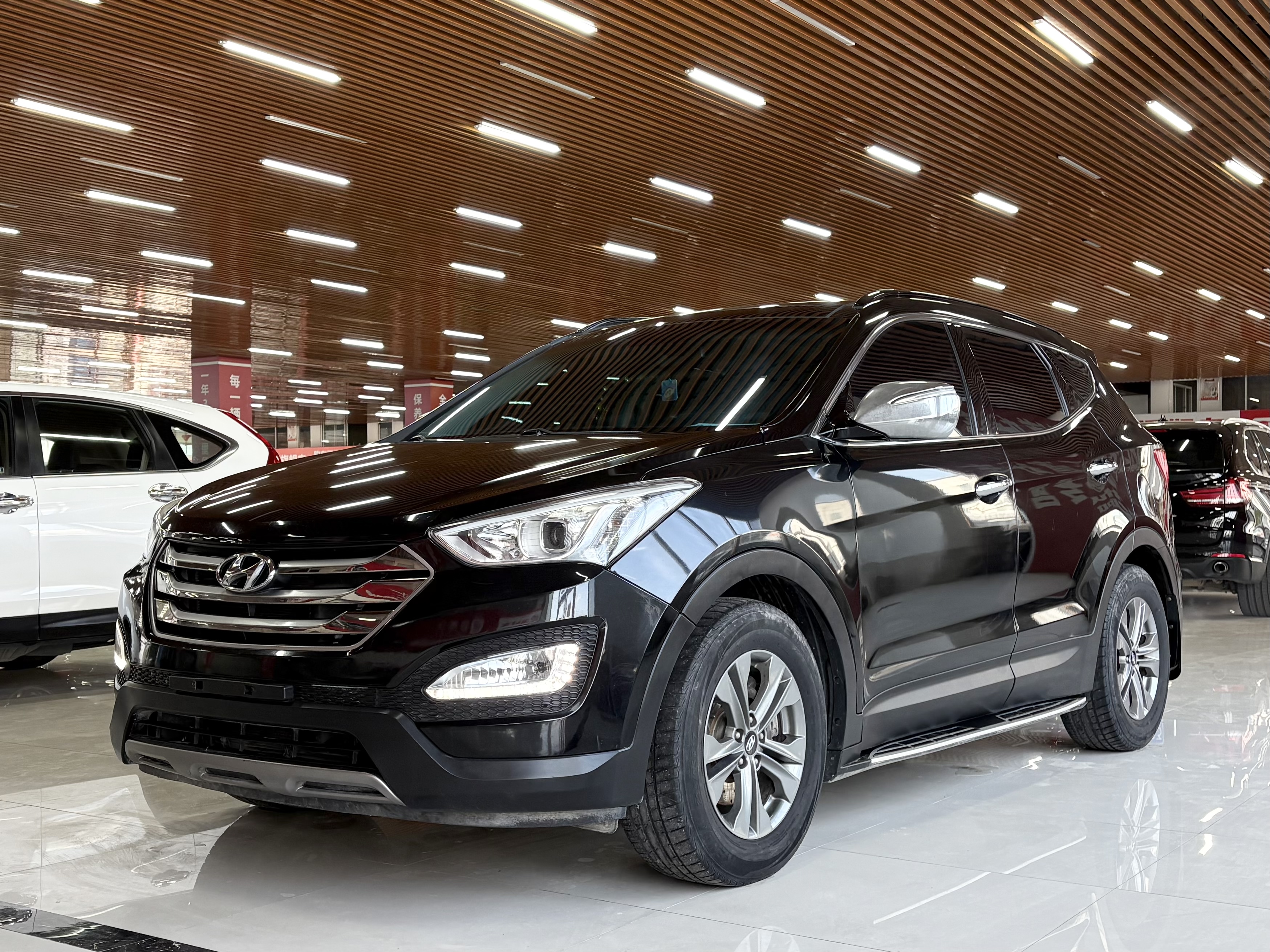 Hyundai Santa Fe 2015 car image 