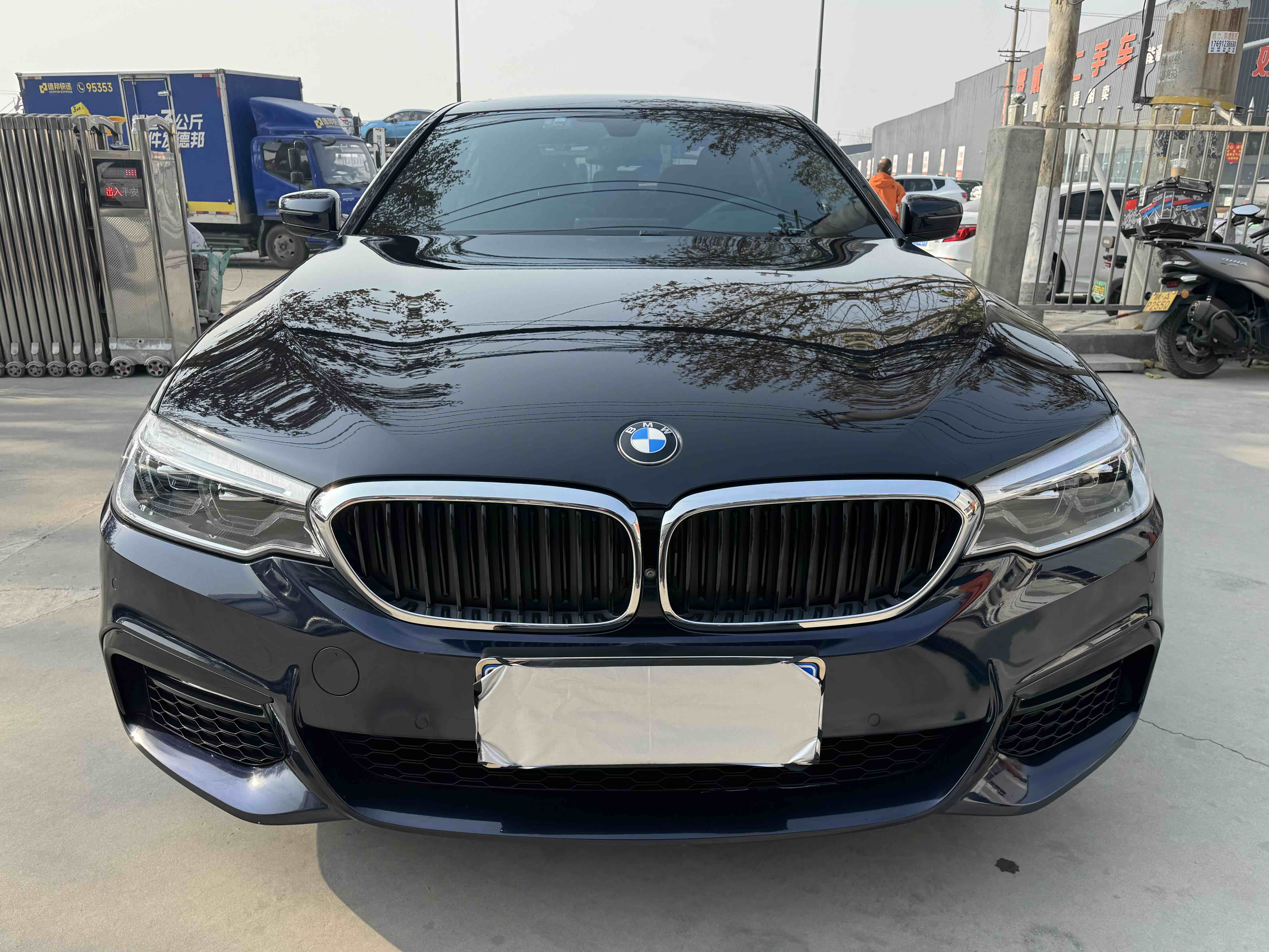 BMW 5 Series 2018 BMW 5 Series 2018 car image
