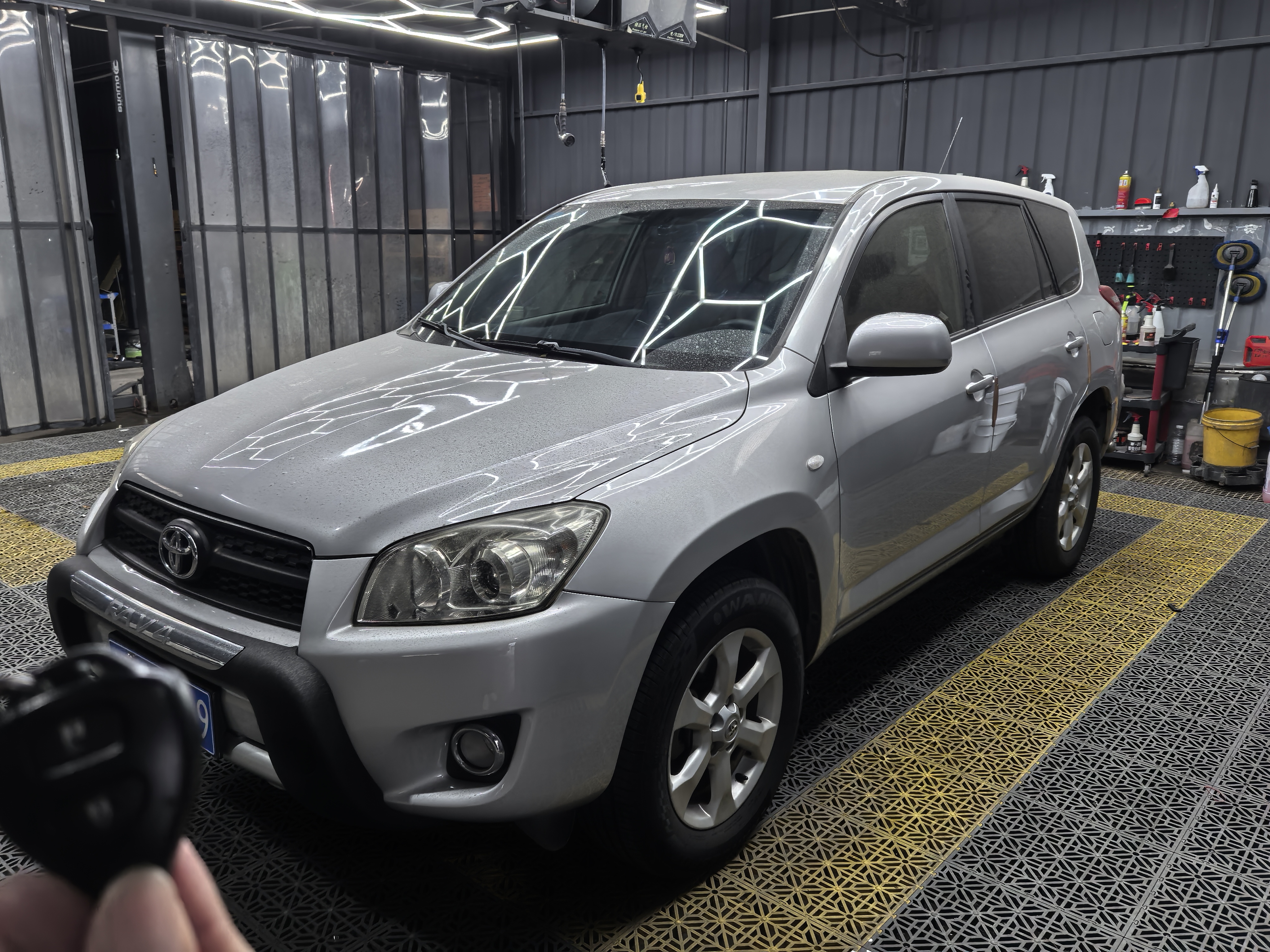 Toyota RAV4 2009 Toyota RAV4 2009 car image