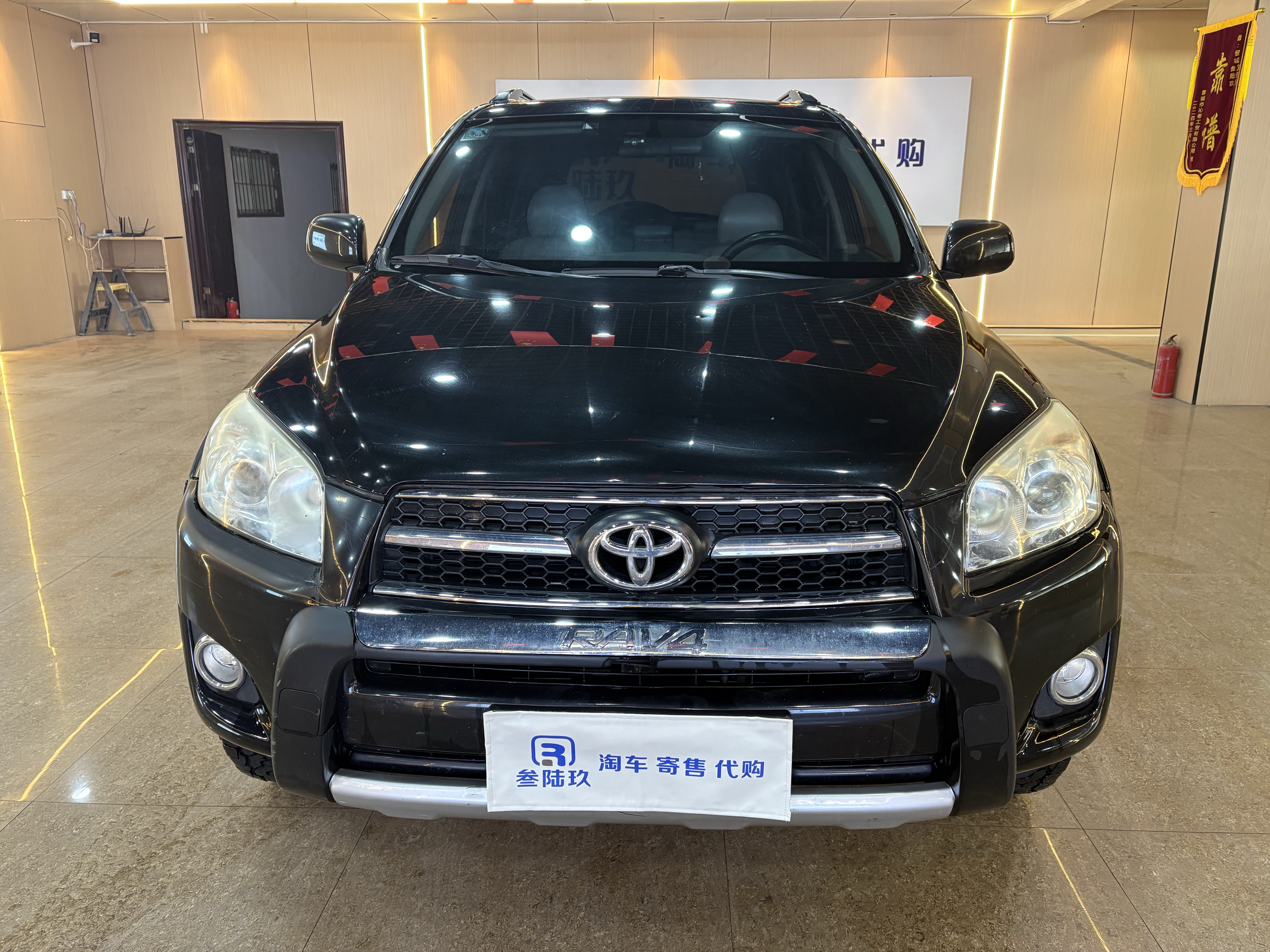 Toyota RAV4 2011 car image 