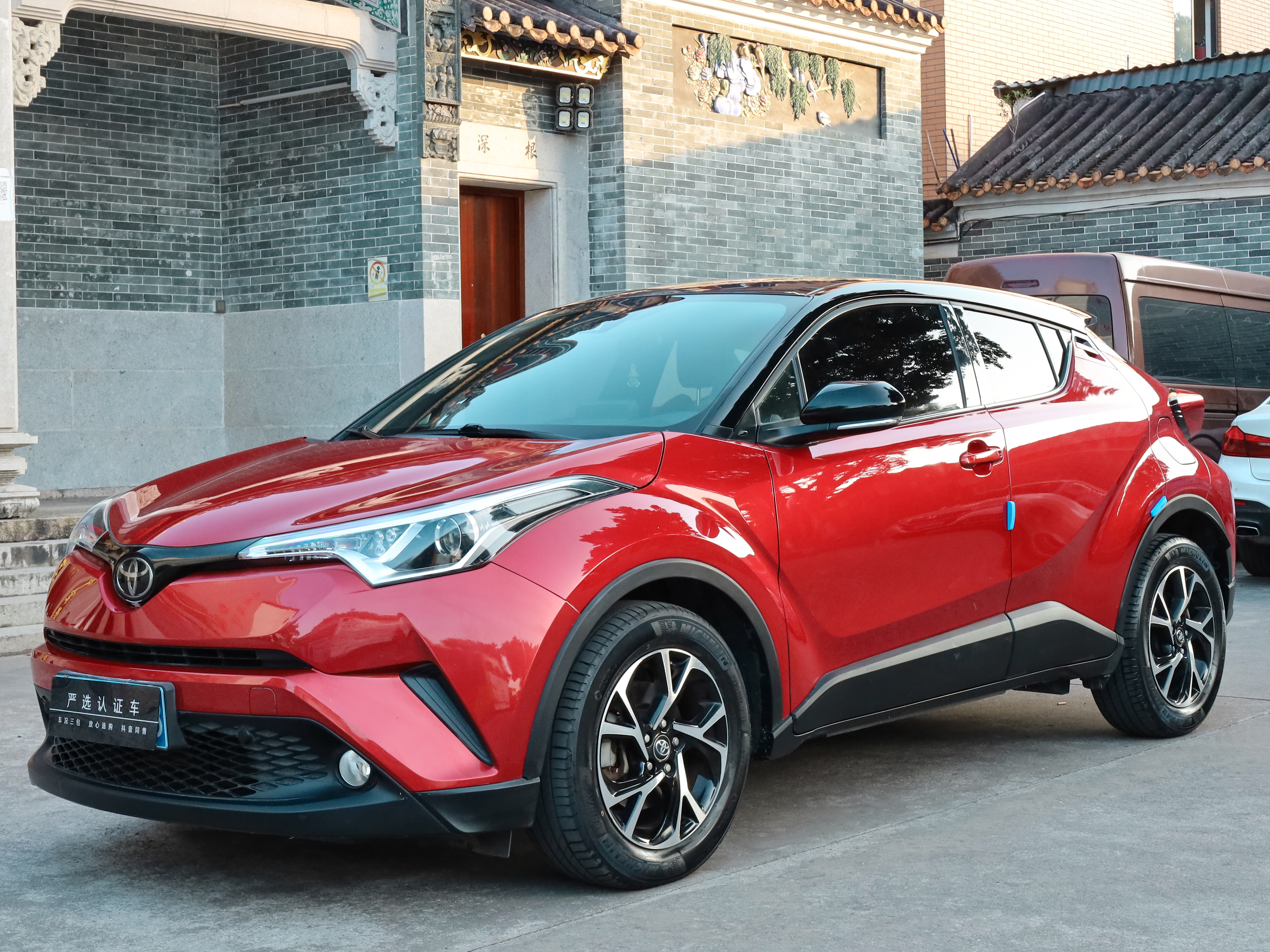 Toyota C-HR 2019 car image 