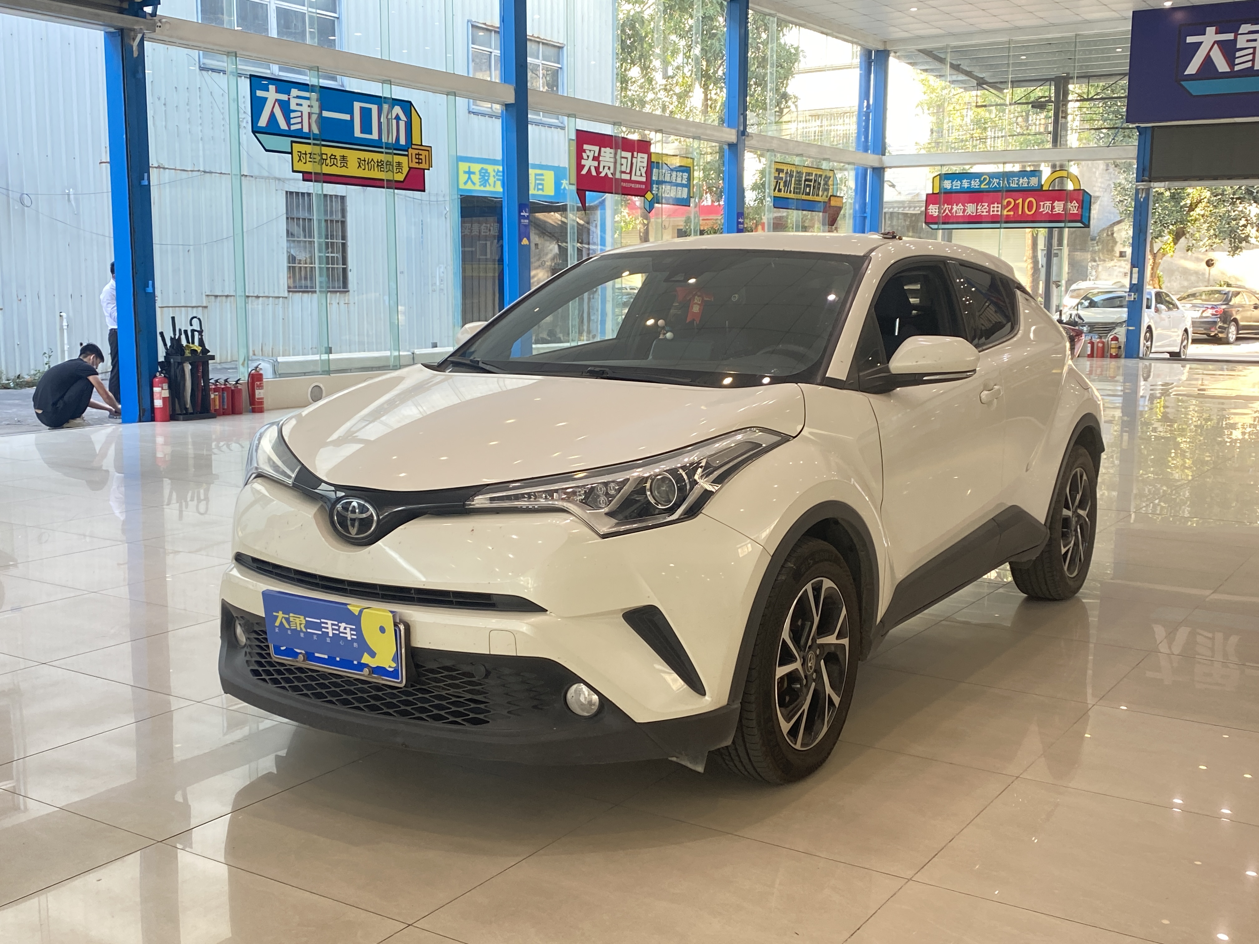 Toyota C-HR 2019 Toyota C-HR 2019 immagine di auto