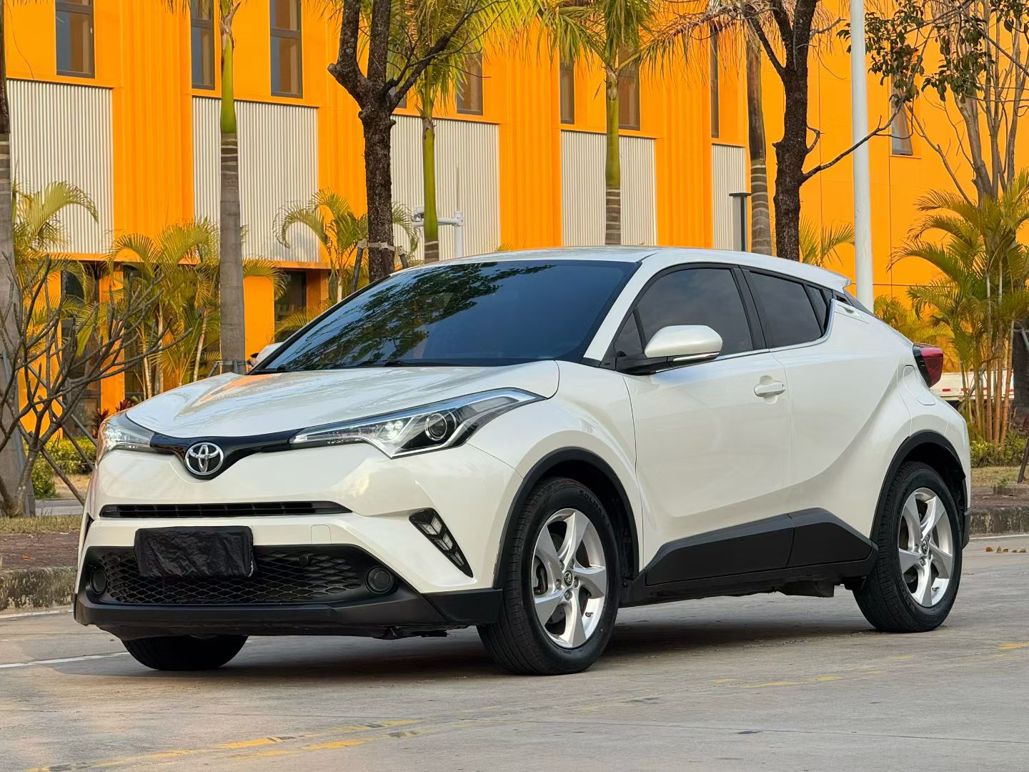 Toyota C-HR 2018 汽车图片 
