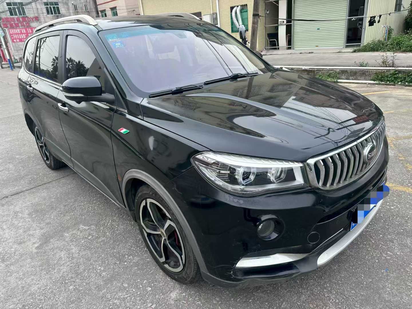 SWM X7 2018 SWM X7 2018 car image