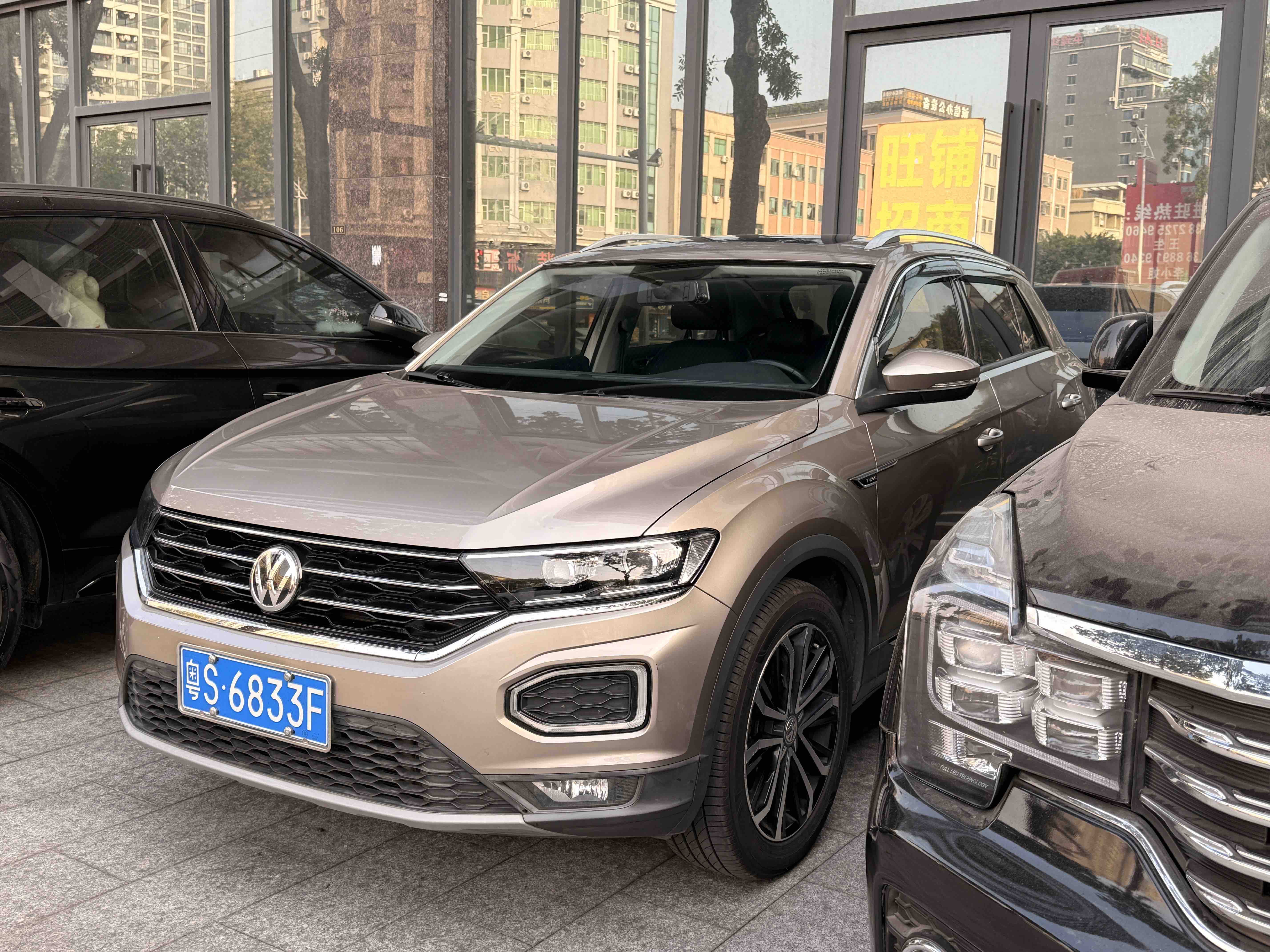Volkswagen T-Roc 2018 Volkswagen T-Roc 2018 car image