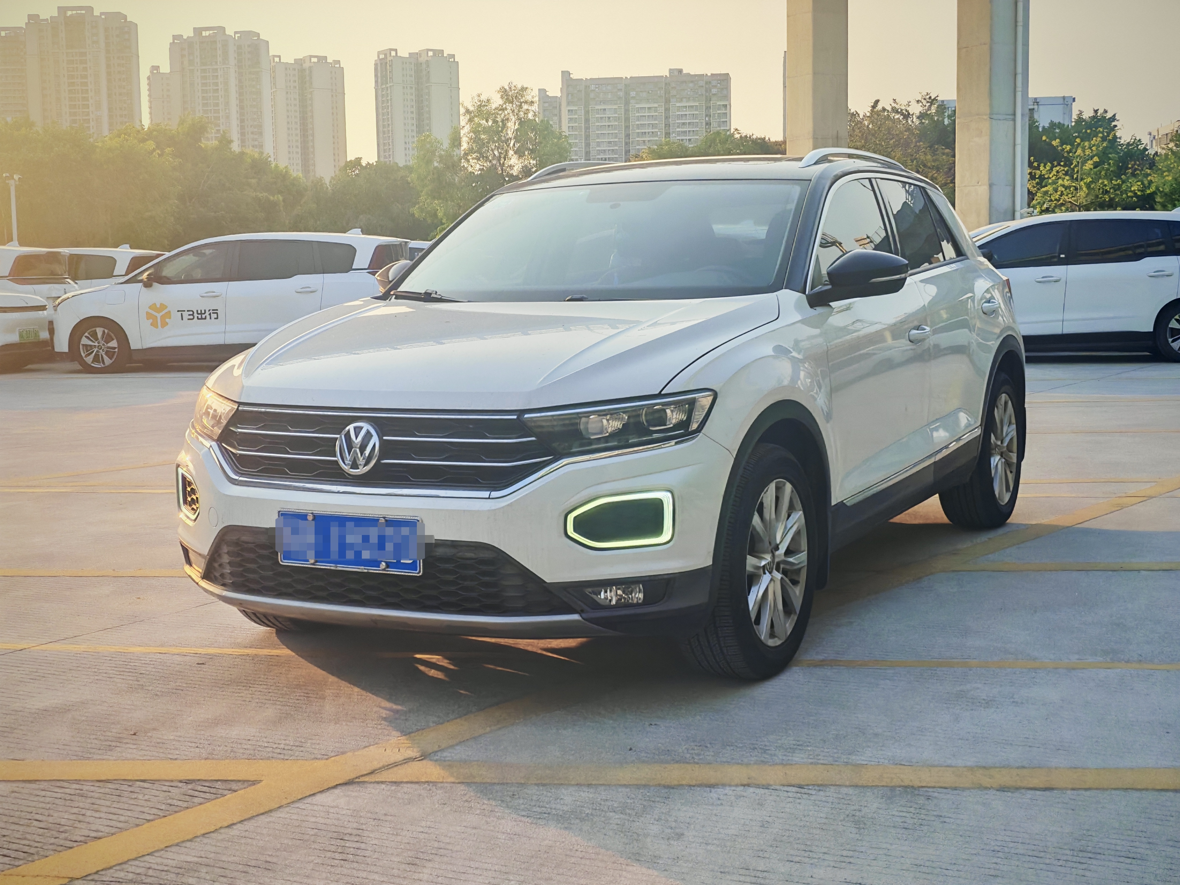Volkswagen T-Roc 2019 汽车图片 