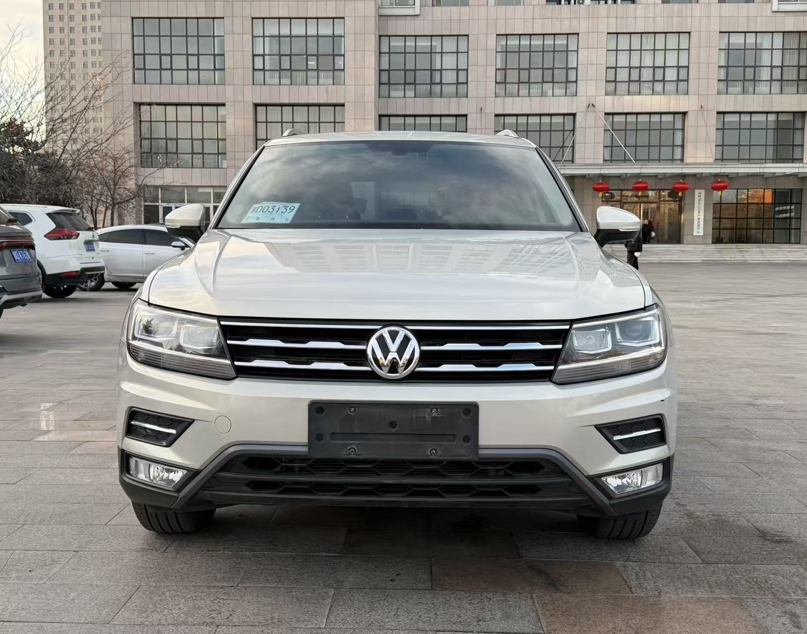 Volkswagen Tiguan L 2018 Volkswagen Tiguan L 2018 car image