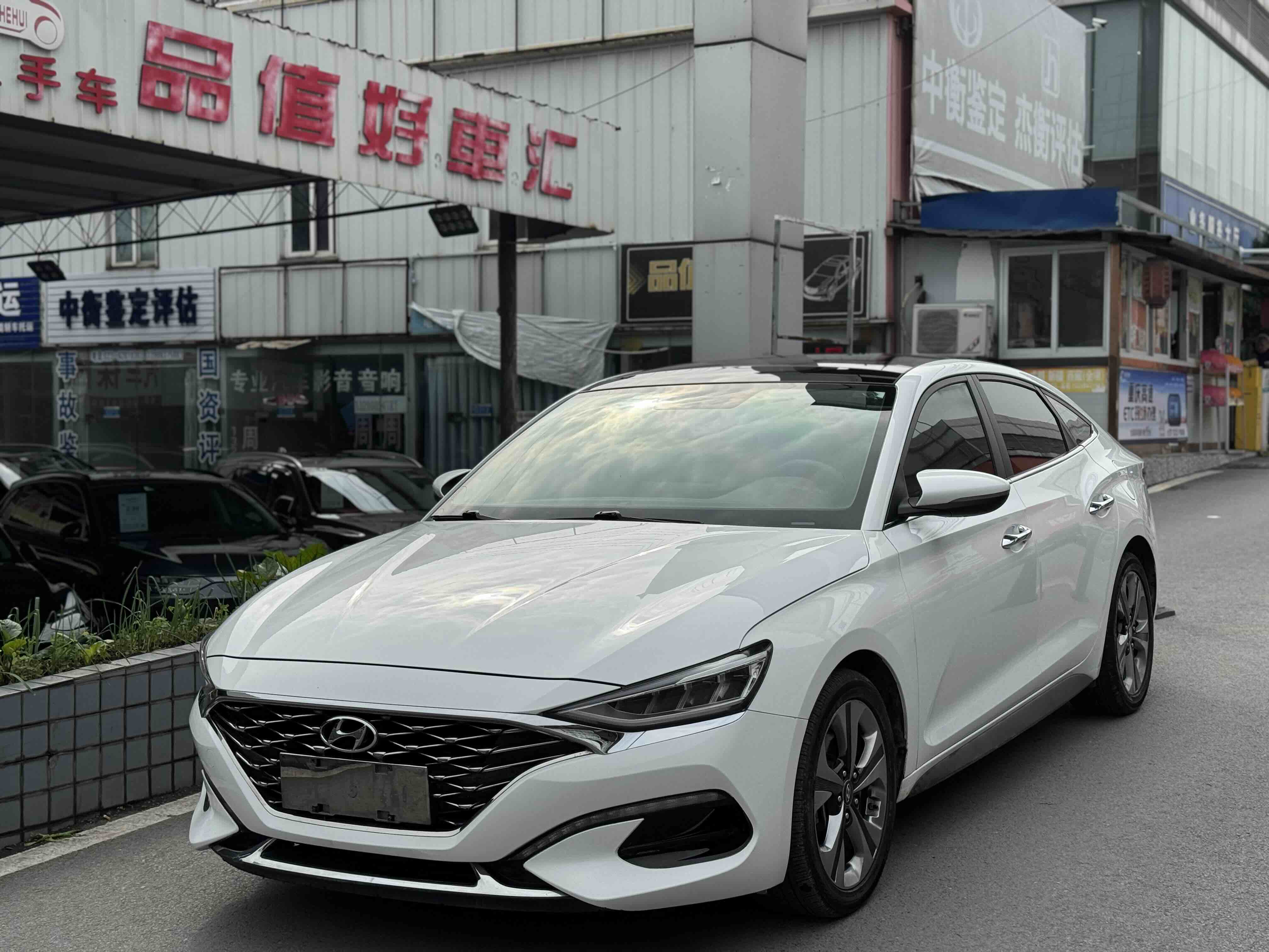 Hyundai Lafesta 2018 car image 