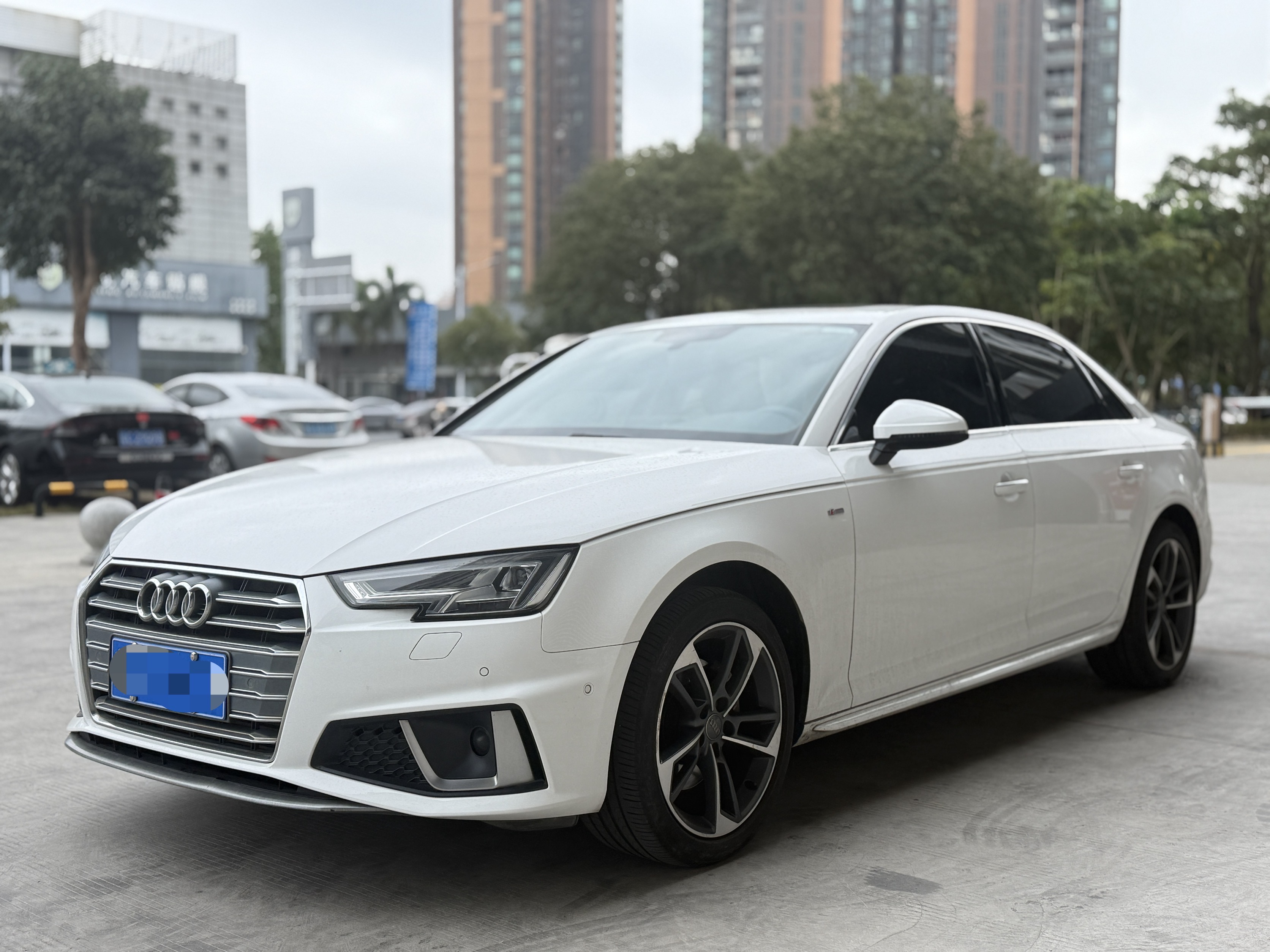 Audi A4L 2020 car image 