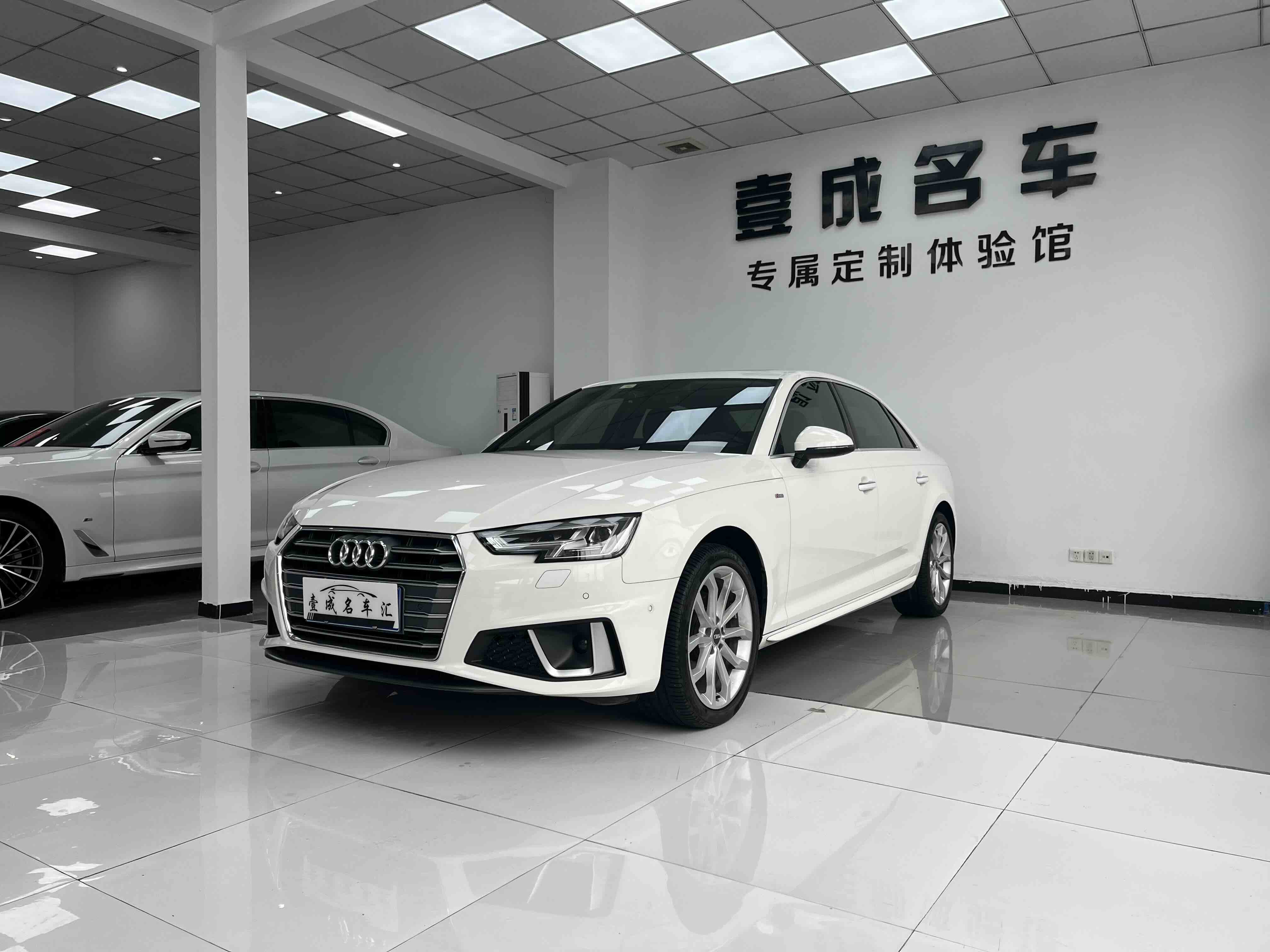 Audi A4L 2019 car image 