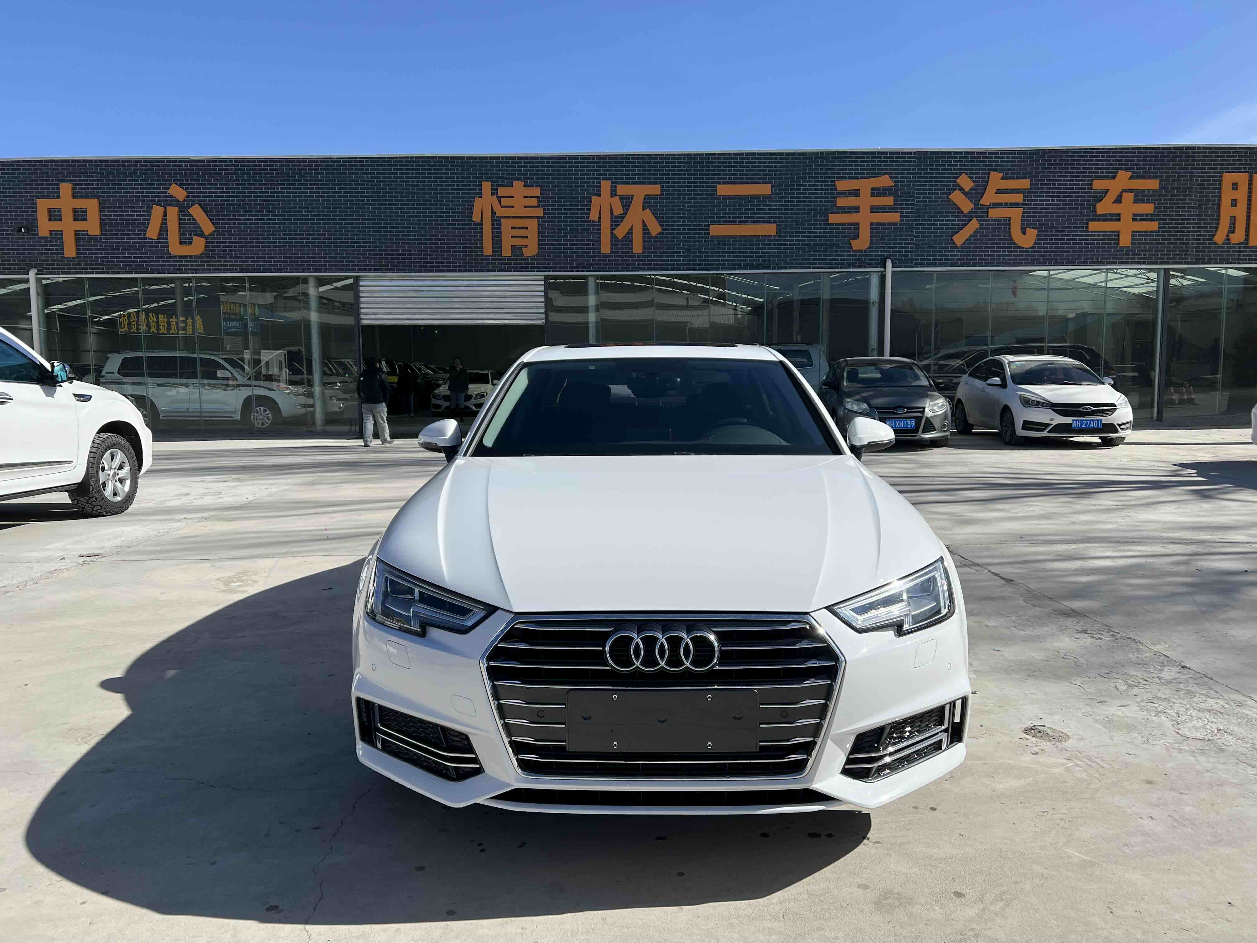Audi A4L 2019 car image 