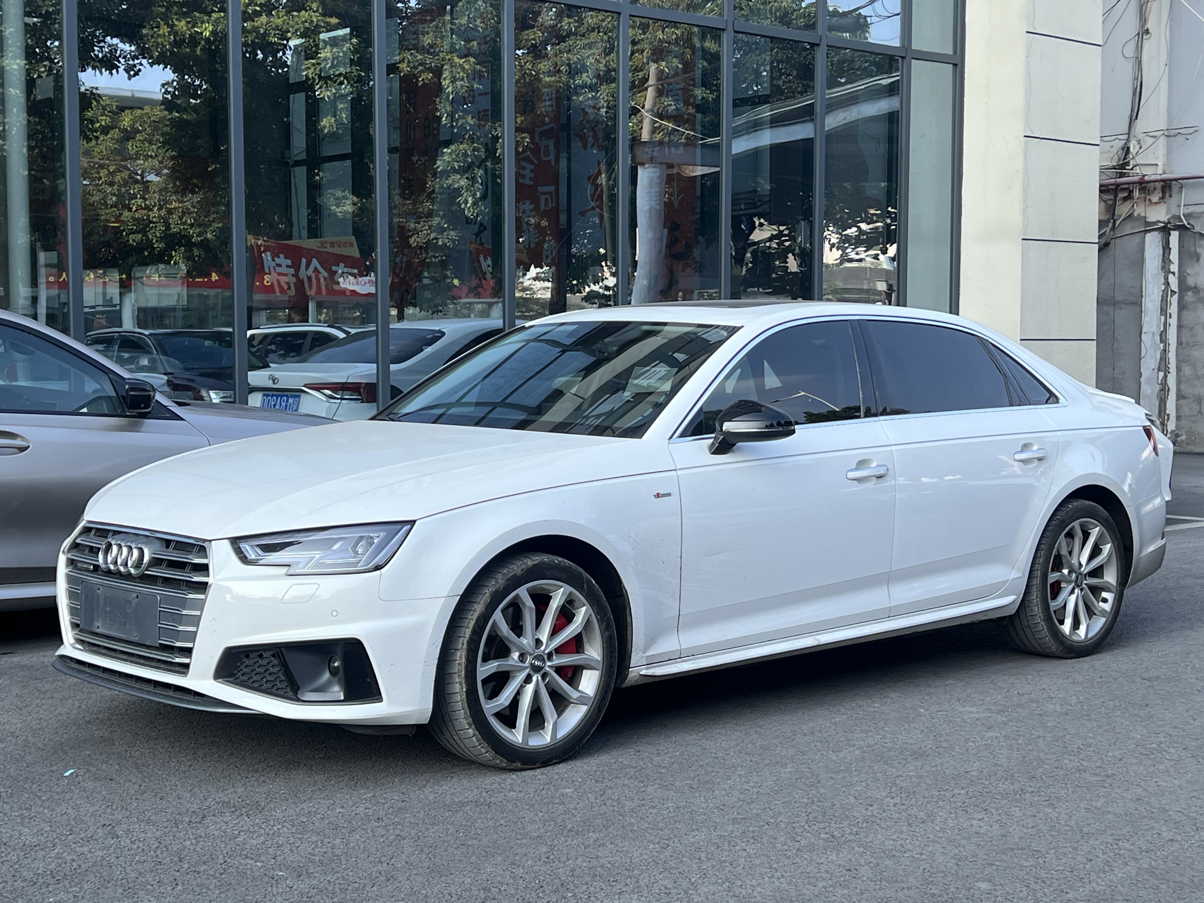 Audi A4L 2019 Audi A4L 2019 immagine di auto
